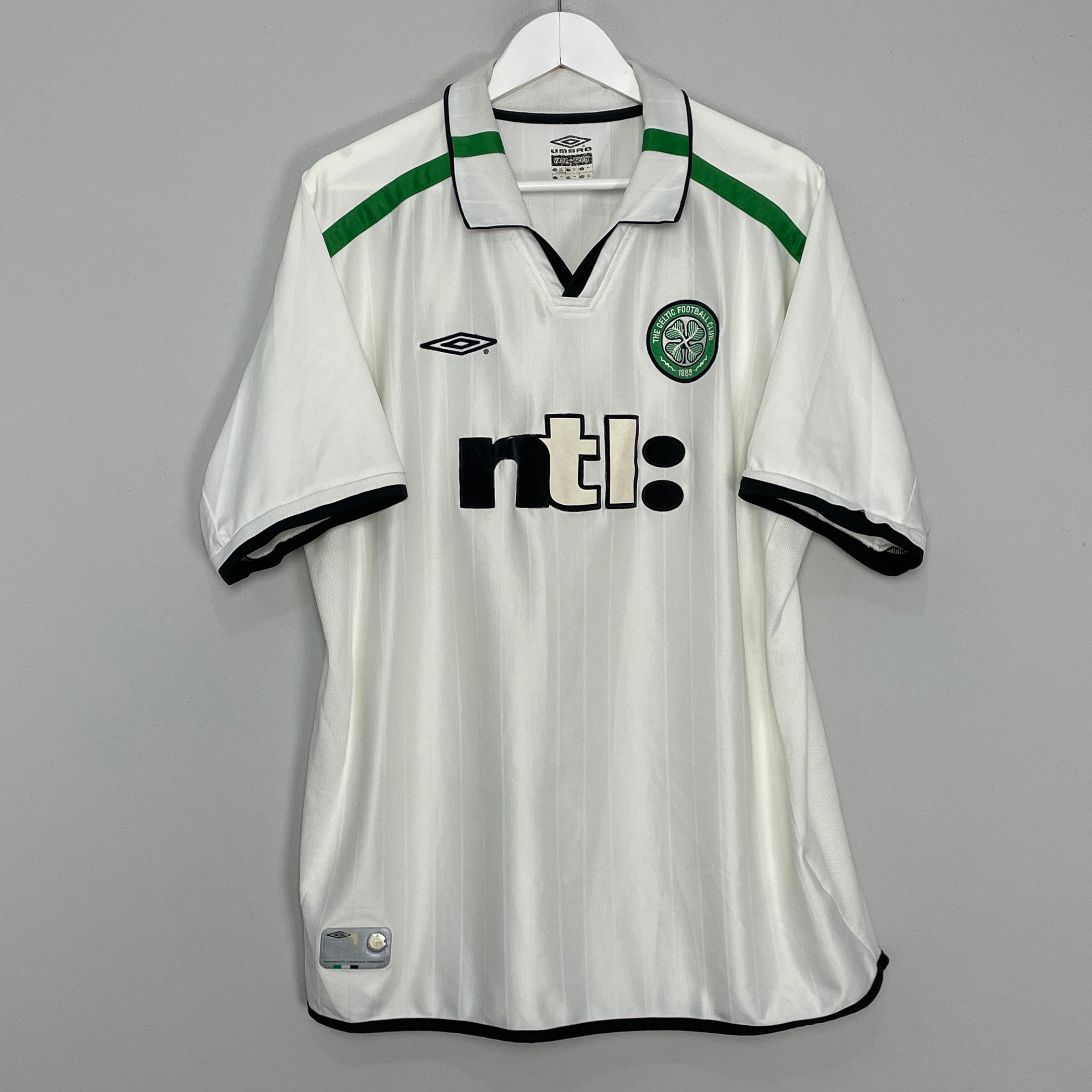 Shop 2001/02 CELTIC AWAY SHIRT (XXL) UMBRO, classic football shirts, vintage football shirts & retro soccer jerseys at Cult Kits