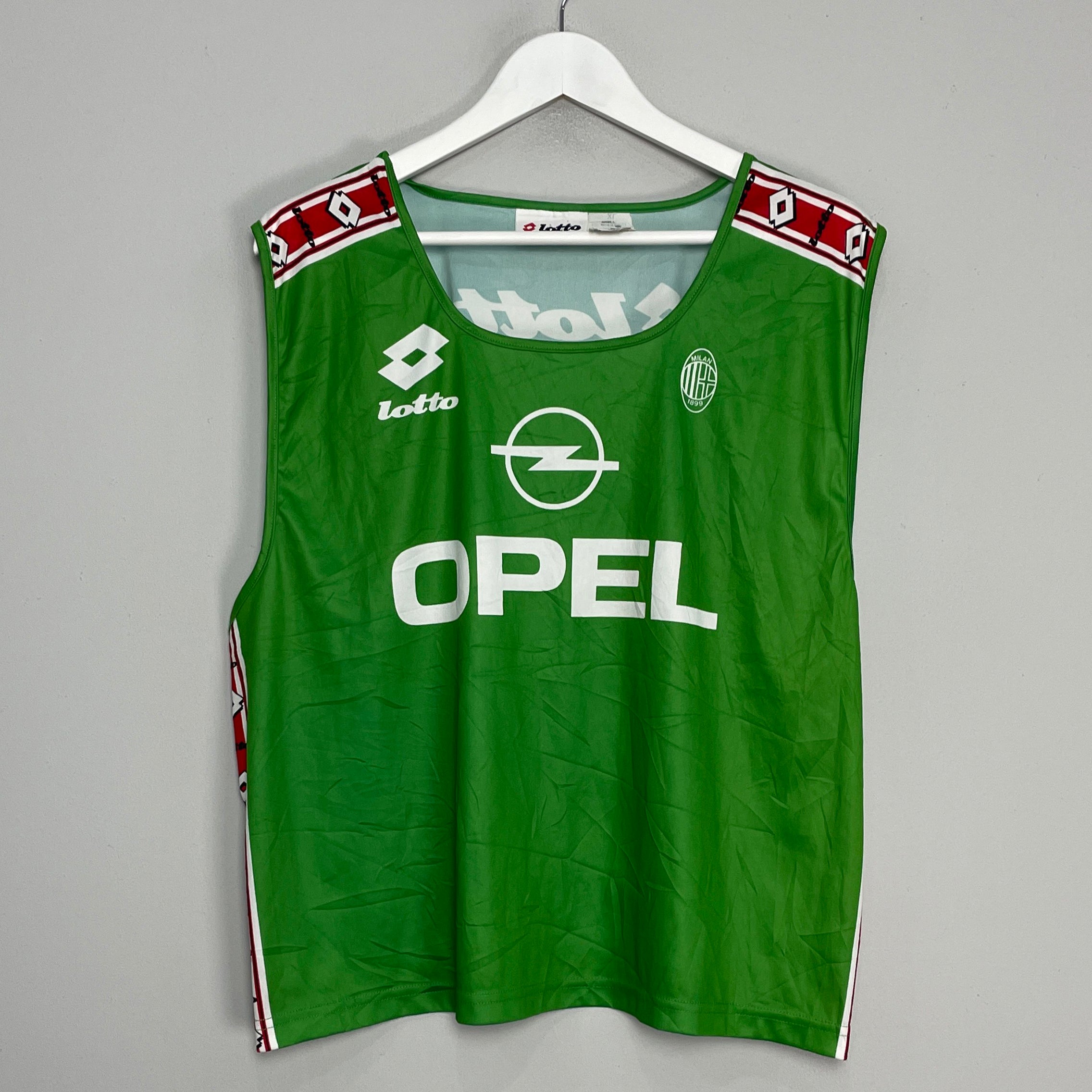 Shop 1994/95 AC MILAN TRAINING SHIRT (XL) LOTTO, classic football shirts, vintage football shirts & retro soccer jerseys at Cult Kits