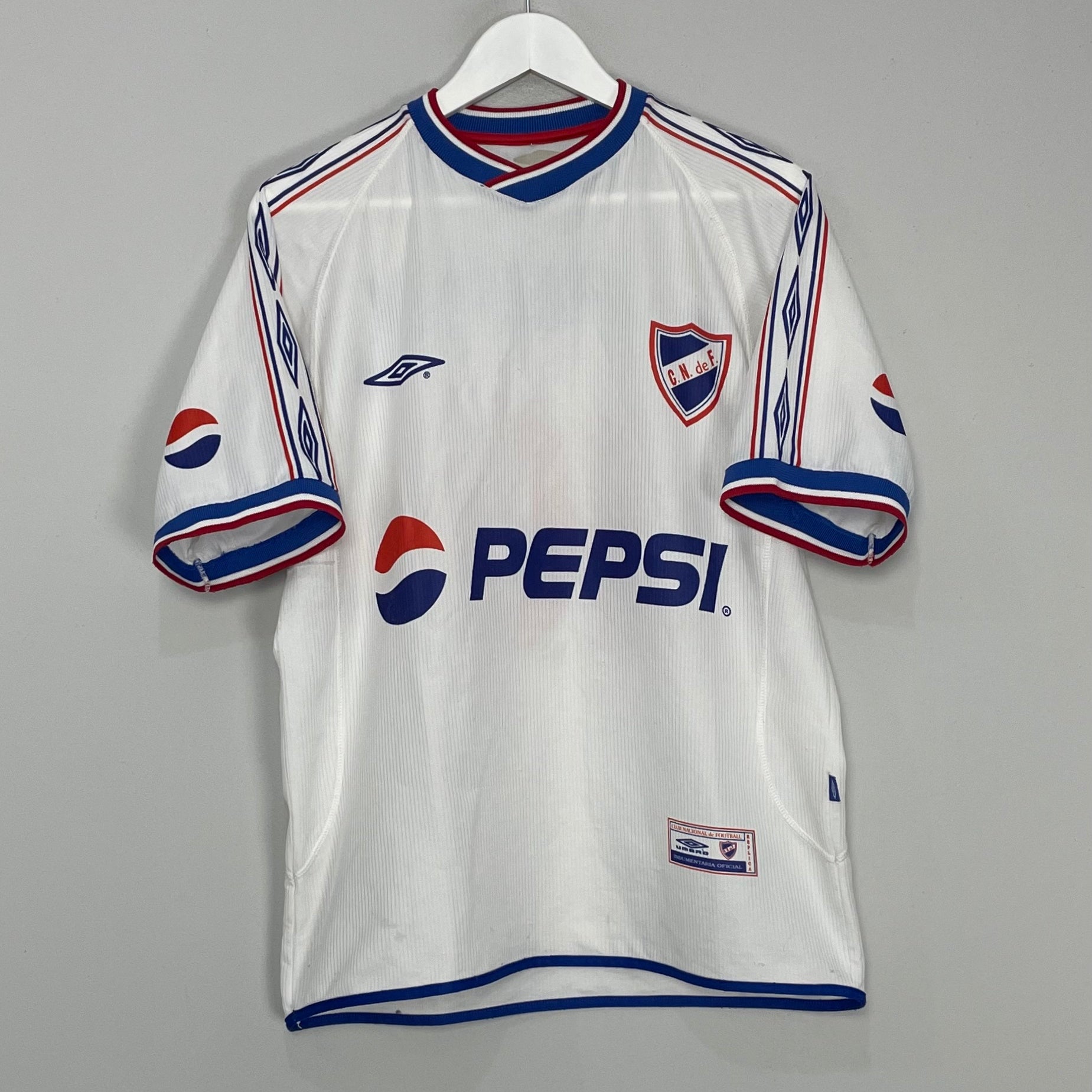 Shop 2001 CLUB NACIONAL #10 HOME SHIRT (M) UMBRO, classic football shirts, vintage football shirts & retro soccer jerseys at Cult Kits
