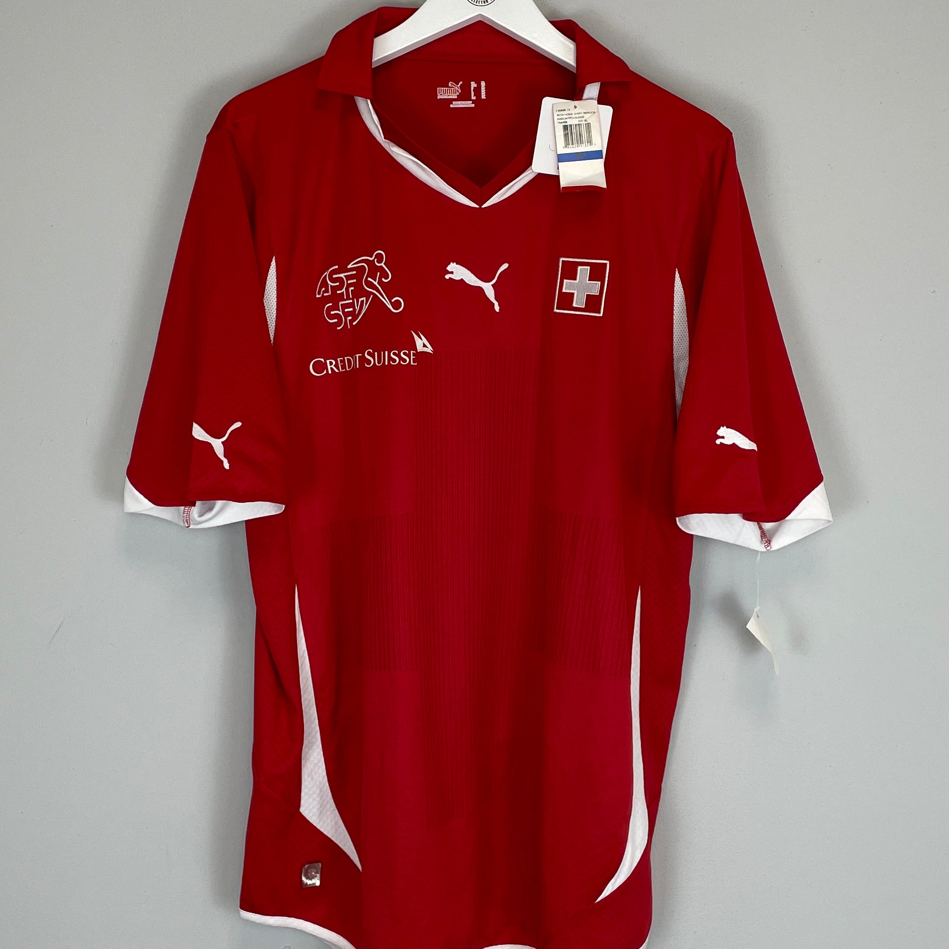 Shop 2010/11 SWITZERLAND *BNWT* SQUAD SIGNED HOME SHIRT (XL) PUMA, classic football shirts, vintage football shirts & retro soccer jerseys at Cult Kits