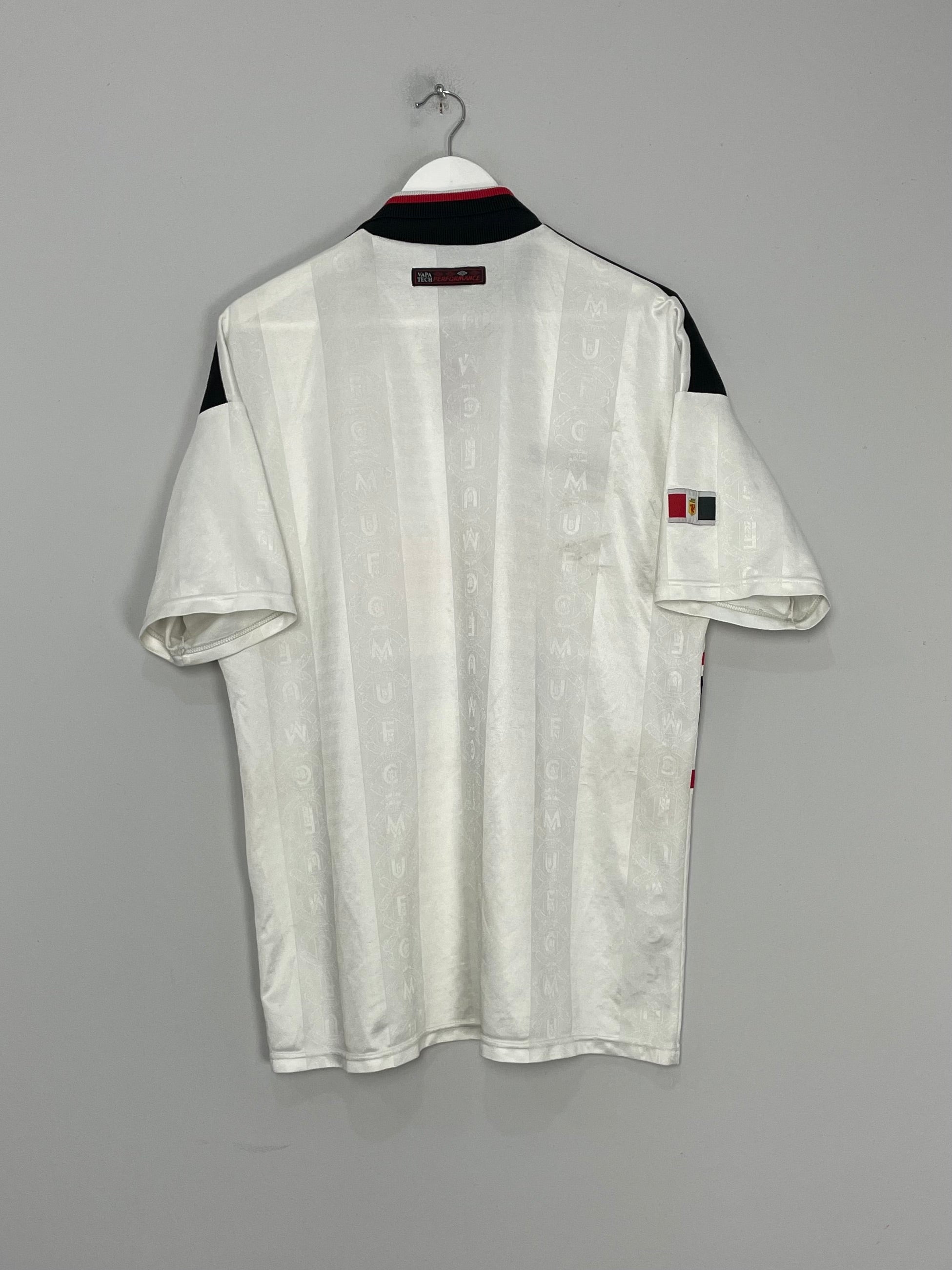Shop 1997/99 MANCHESTER UNITED AWAY SHIRT (XL) UMBRO, classic football shirts, vintage football shirts & retro soccer jerseys at Cult Kits