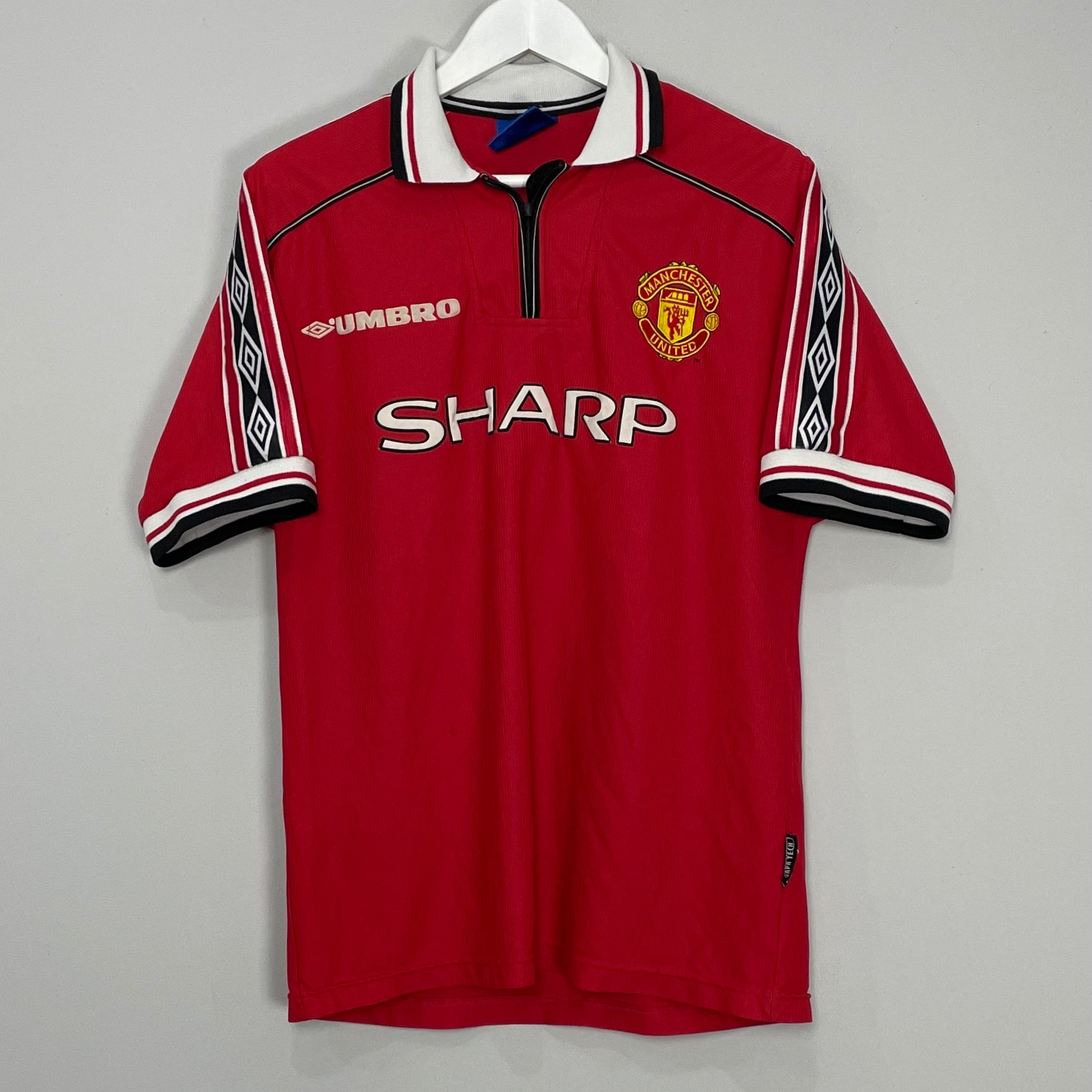 Shop 1998/00 MANCHESTER UNITED HOME SHIRT (L) UMBRO, classic football shirts, vintage football shirts & retro soccer jerseys at Cult Kits