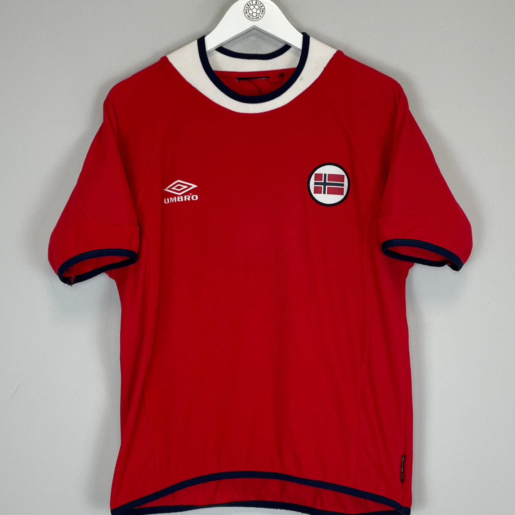 Shop 2000/02 NORWAY HOME SHIRT (S) UMBRO, classic football shirts, vintage football shirts & retro soccer jerseys at Cult Kits