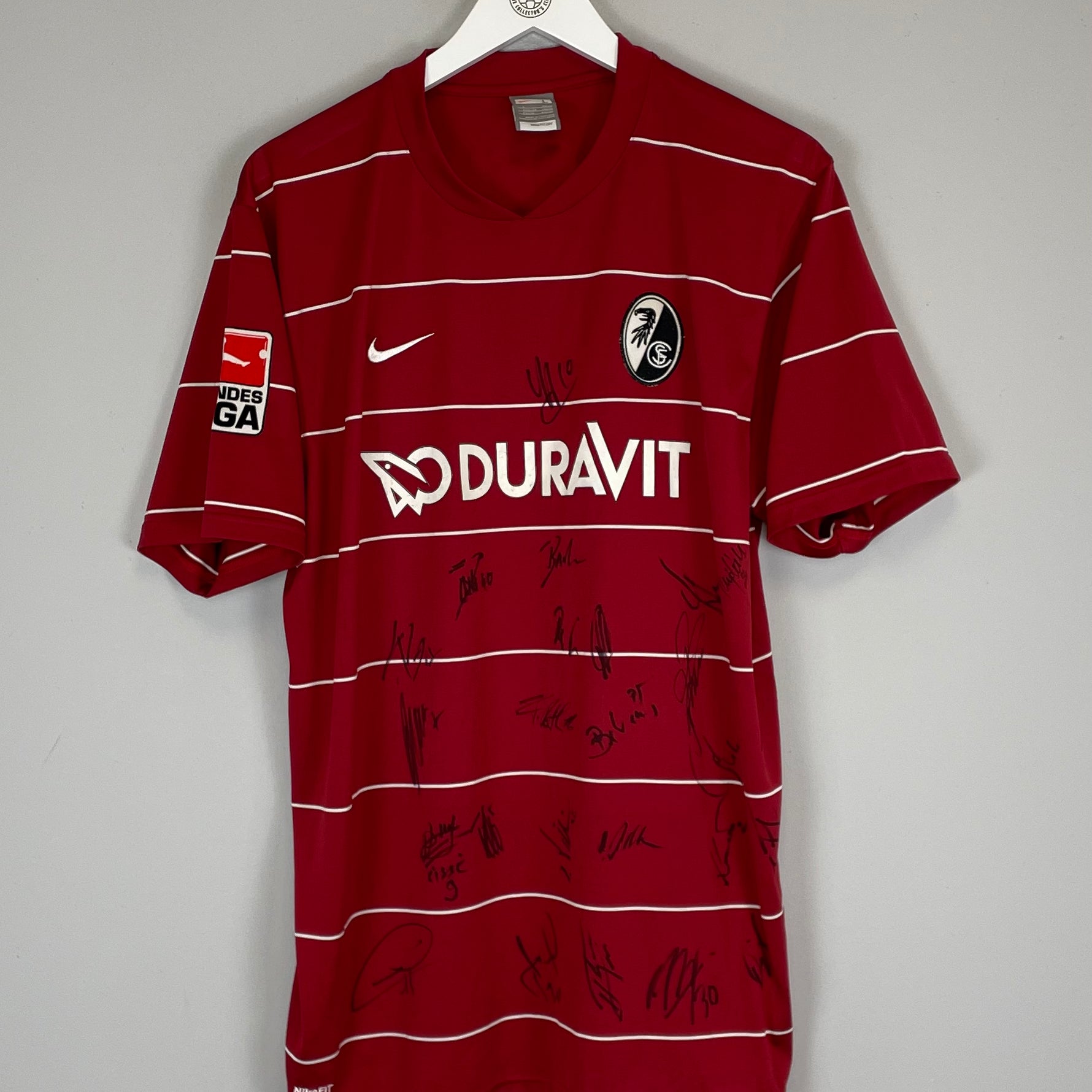 Shop 2009/10 FREIBURG GLOCKNER #19 *SQUAD SIGNED* HOME SHIRT (L) NIKE, classic football shirts, vintage football shirts & retro soccer jerseys at Cult Kits