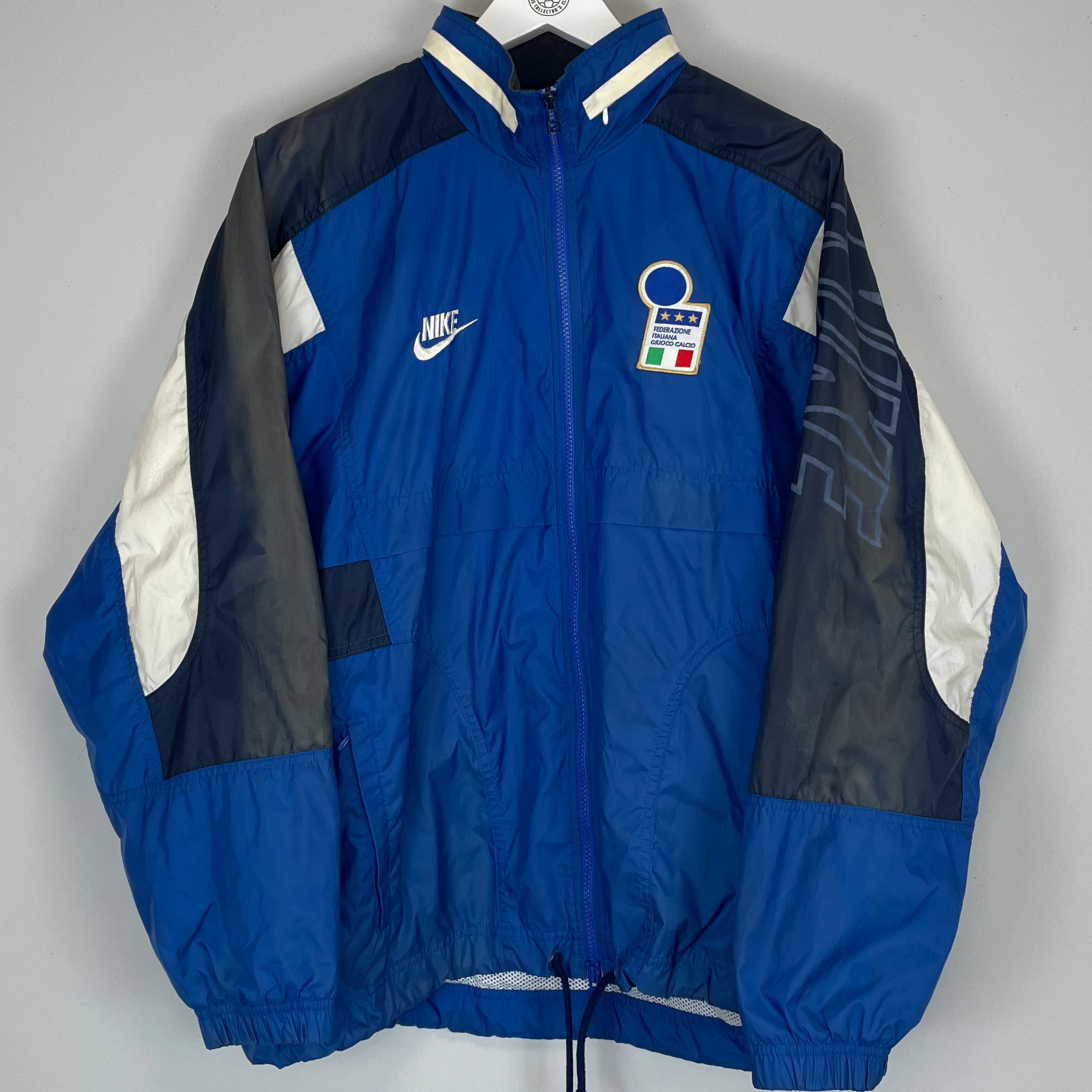 Shop 1996/97 ITALY TRACK JACKET (M) NIKE, classic football shirts, vintage football shirts & retro soccer jerseys at Cult Kits