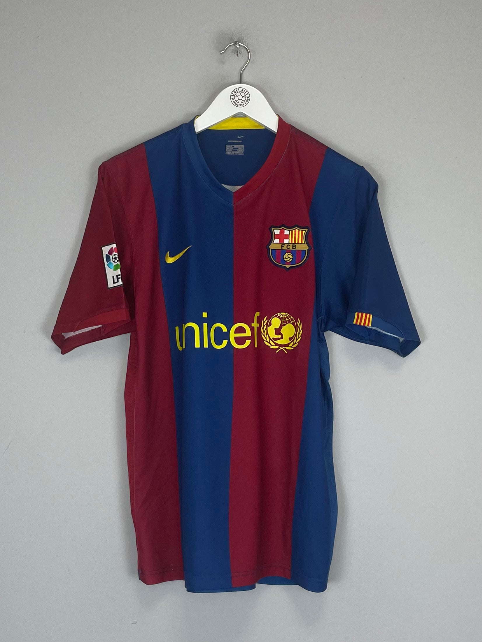 Shop 2006/07 BARCELONA RONALDINHO #10 HOME SHIRT (M) NIKE, classic football shirts, vintage football shirts & retro soccer jerseys at Cult Kits