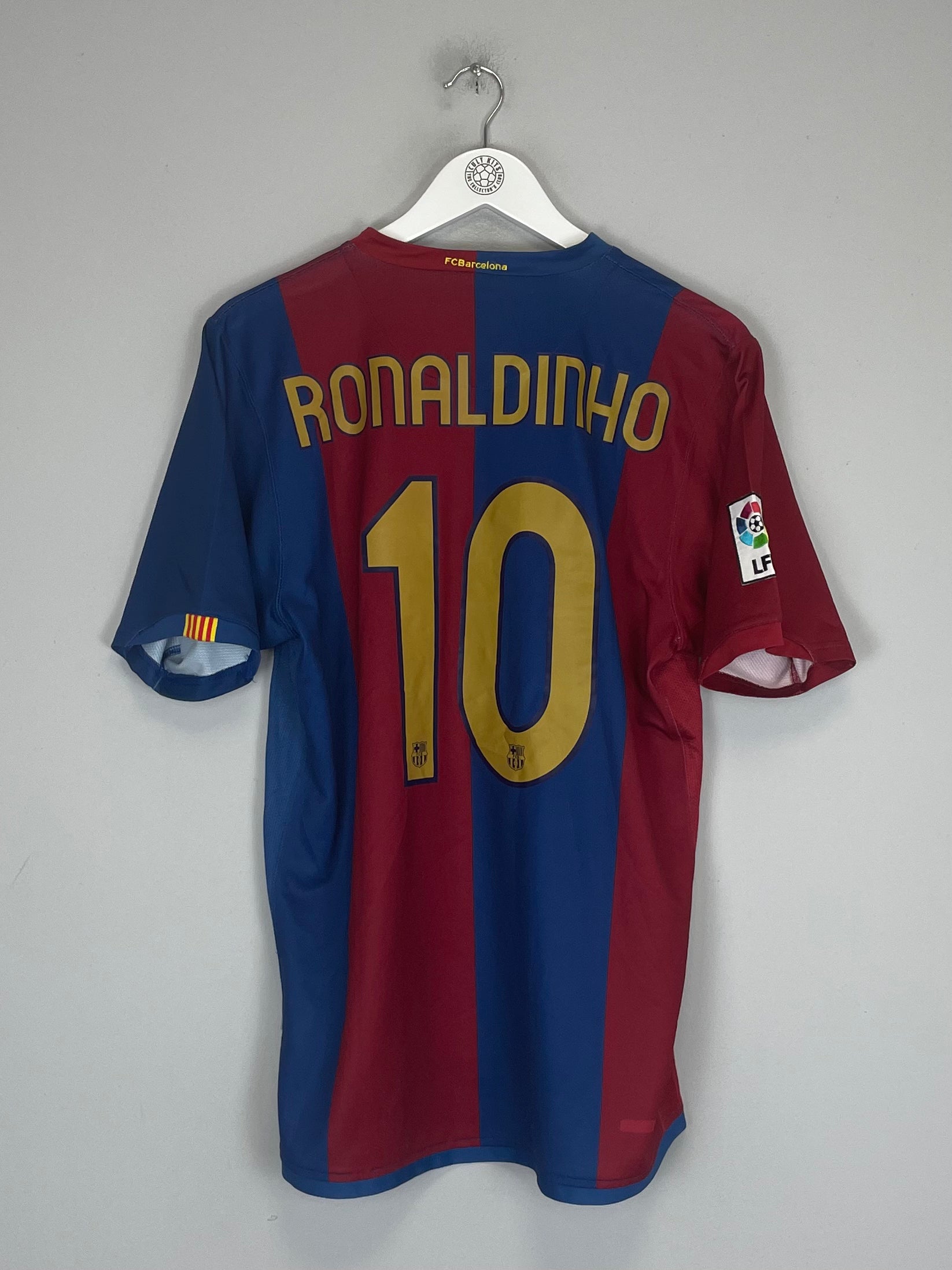 Shop 2006/07 BARCELONA RONALDINHO #10 HOME SHIRT (M) NIKE, classic football shirts, vintage football shirts & retro soccer jerseys at Cult Kits