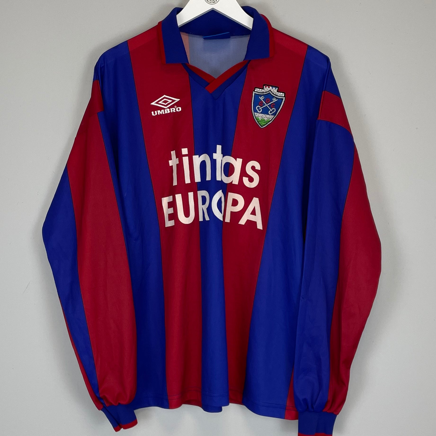 Shop 1999/00 GD CHAVES HOME SHIRT (XL) UMBRO, classic football shirts, vintage football shirts & retro soccer jerseys at Cult Kits