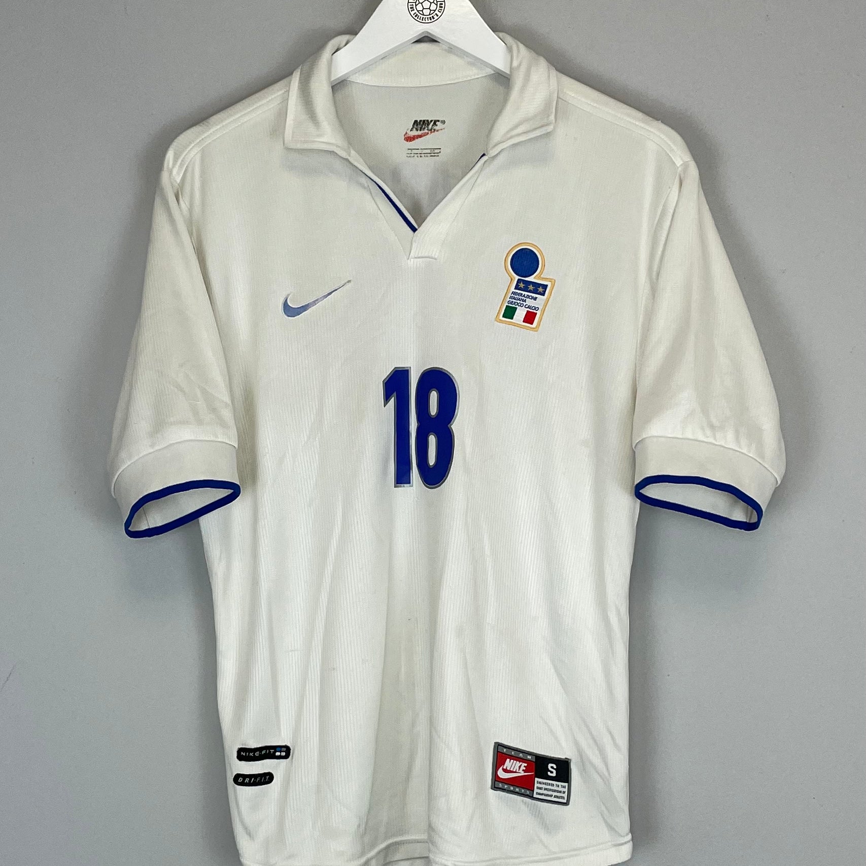Shop 1997/98 ITALY R.BAGGIO #18 AWAY SHIRT (S) NIKE, classic football shirts, vintage football shirts & retro soccer jerseys at Cult Kits