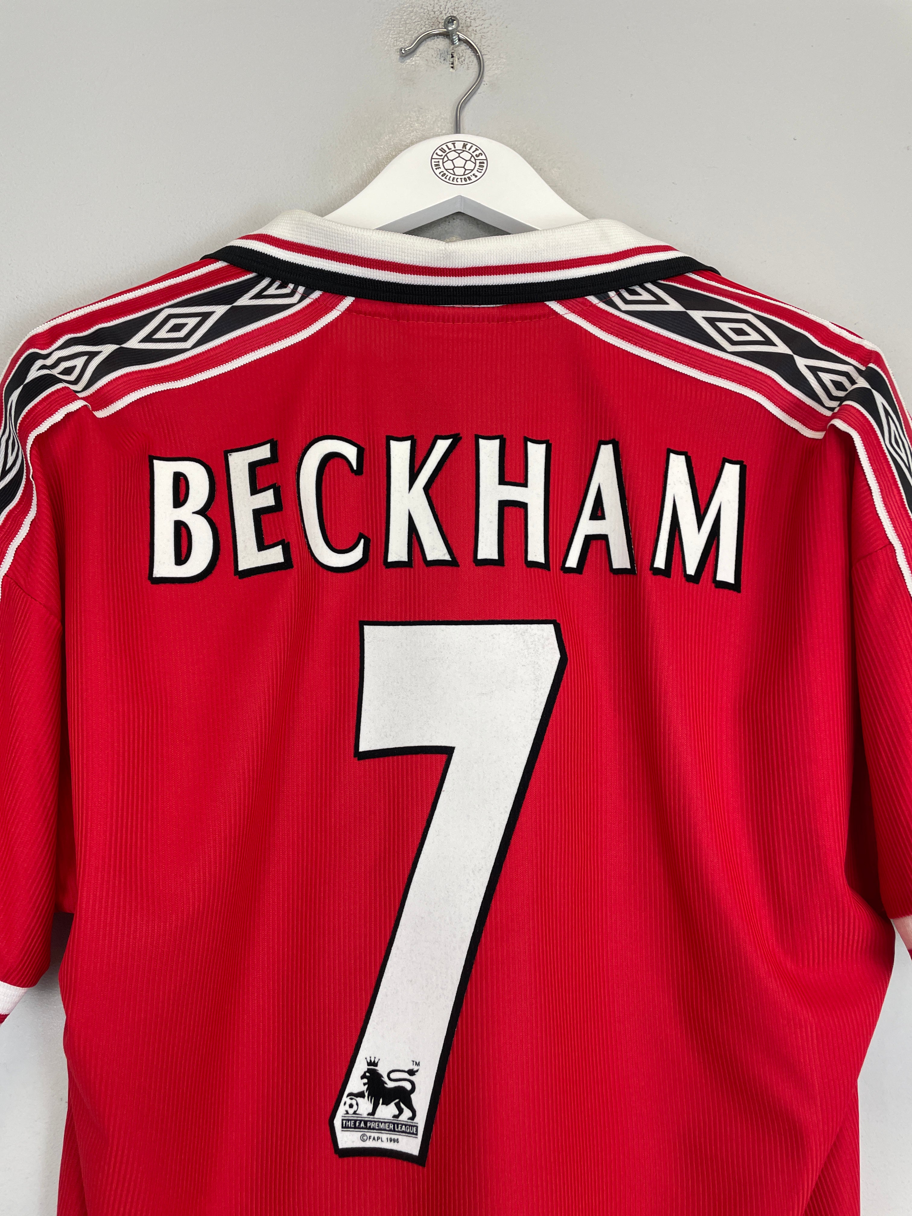 Shop 1998/99 MANCHESTER UNITED BECKHAM #7 HOME SHIRT (M) UMBRO, classic football shirts, vintage football shirts & retro soccer jerseys at Cult Kits