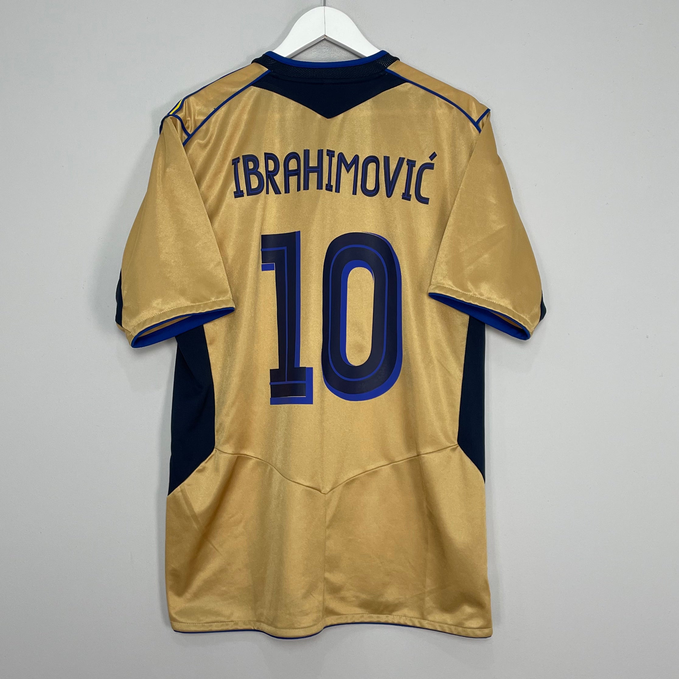 Shop 2004/05 SWEDEN IBRAHIMOVIC #10 *CENTENARY* AWAY SHIRT (XL) UMBRO, classic football shirts, vintage football shirts & retro soccer jerseys at Cult Kits