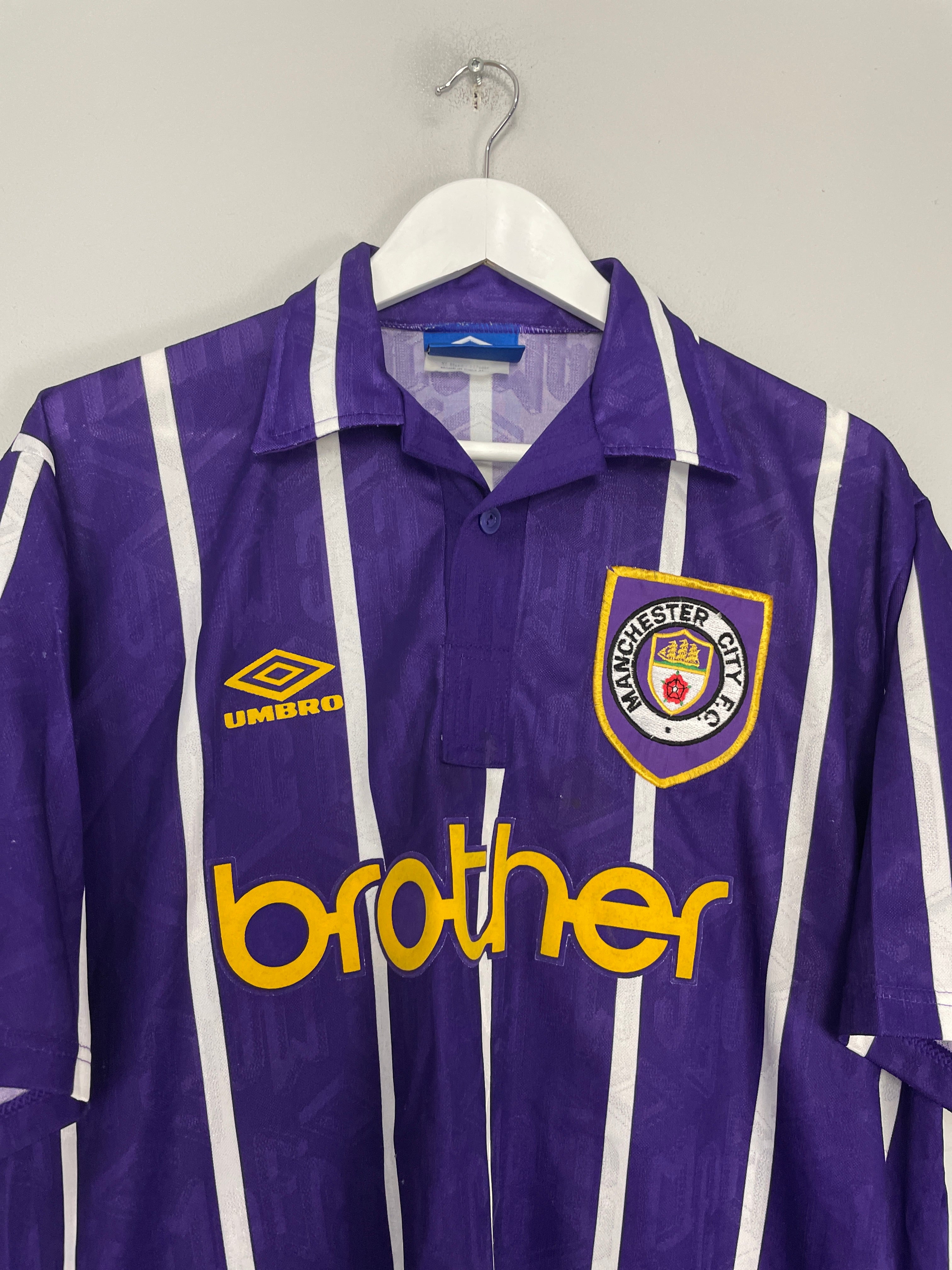 Shop 1992/94 MANCHESTER CITY AWAY SHIRT (XL) UMBRO, classic football shirts, vintage football shirts & retro soccer jerseys at Cult Kits