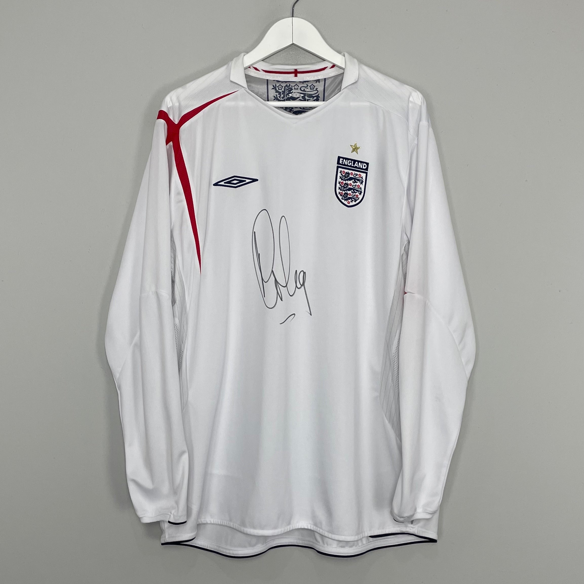 Shop 2005/07 ENGLAND *SIGNED* L/S HOME SHIRT (XXL) UMBRO, classic football shirts, vintage football shirts & retro soccer jerseys at Cult Kits