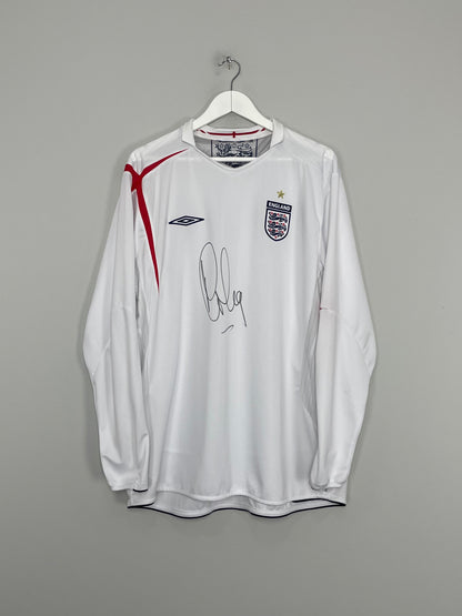Image of the England signed Crouch shirt from the 2005/07 season