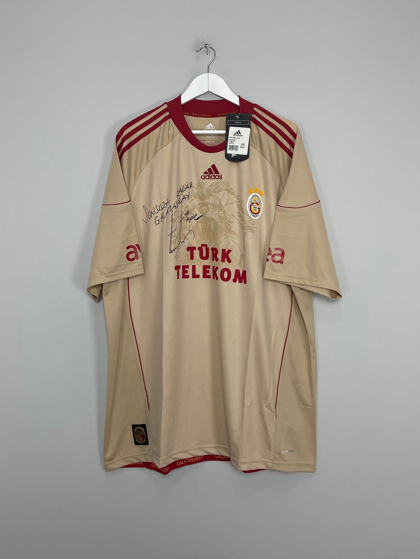 Image of the Galatasaray shirt from the 2010/11 season