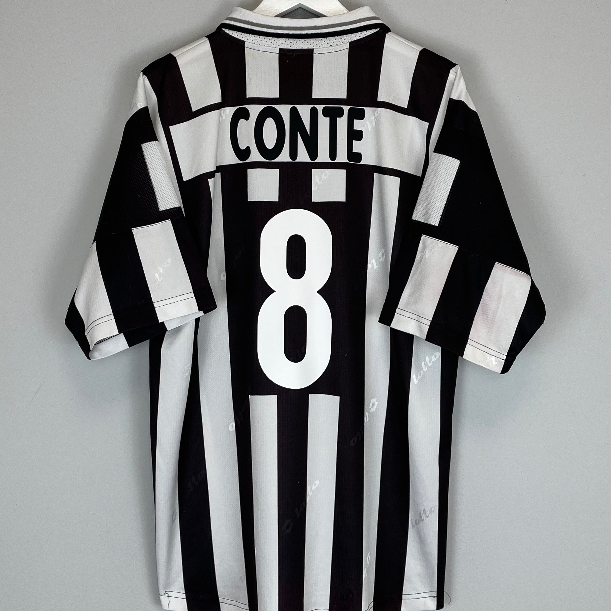 Shop 2001/02 JUVENTUS CONTE #8 HOME SHIRT (XL) LOTTO, classic football shirts, vintage football shirts & retro soccer jerseys at Cult Kits