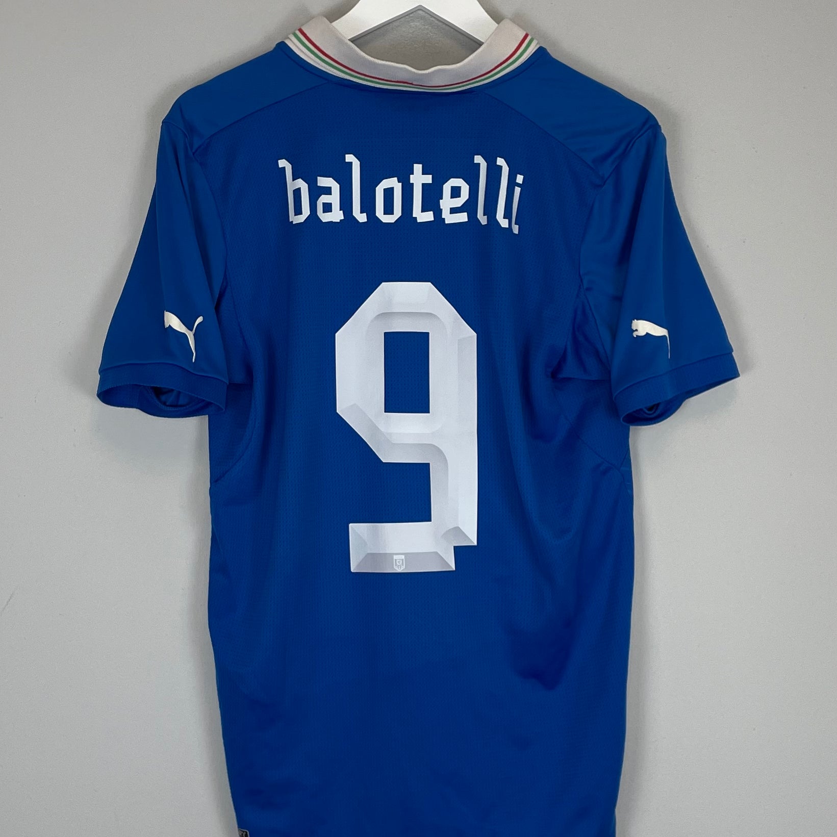 Shop 2012/13 ITALY BALOTELLI #9 HOME SHIRT (L) PUMA, classic football shirts, vintage football shirts & retro soccer jerseys at Cult Kits