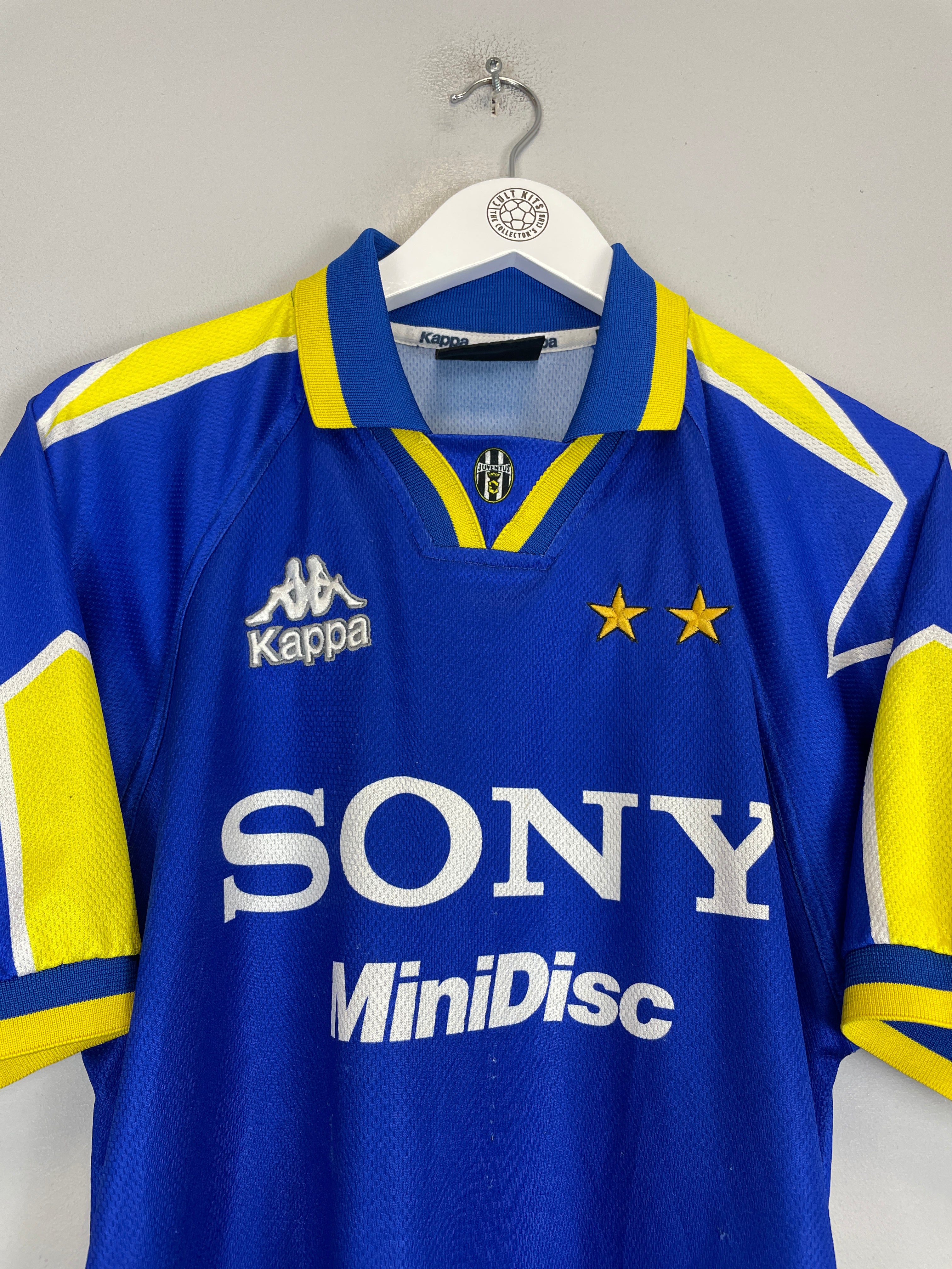 Shop 1996/97 JUVENTUS ZIDANE #21 AWAY SHIRT (XL) KAPPA, classic football shirts, vintage football shirts & retro soccer jerseys at Cult Kits