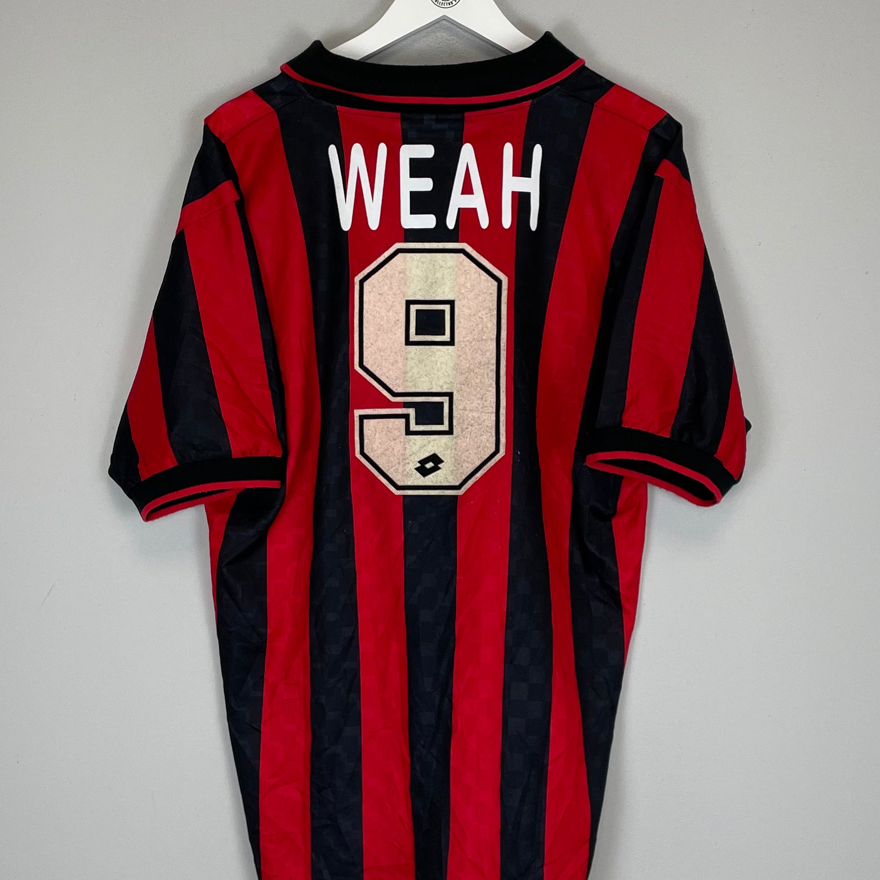Shop 1995/96 AC MILAN WEAH #9 HOME SHIRT (XL) LOTTO, classic football shirts, vintage football shirts & retro soccer jerseys at Cult Kits