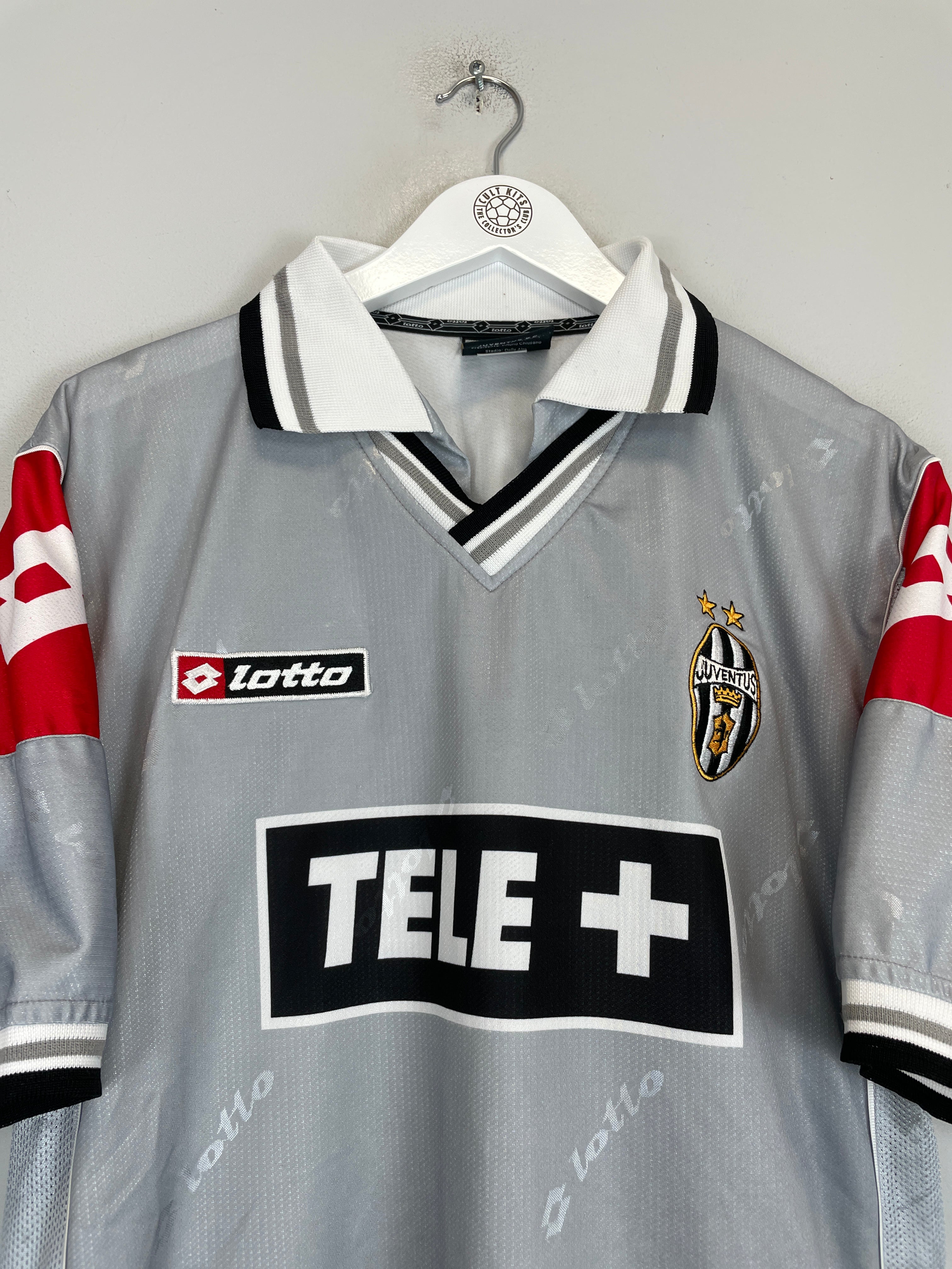 Shop 2000/01 JUVENTUS DAVIDS #26 THIRD SHIRT (L) LOTTO, classic football shirts, vintage football shirts & retro soccer jerseys at Cult Kits