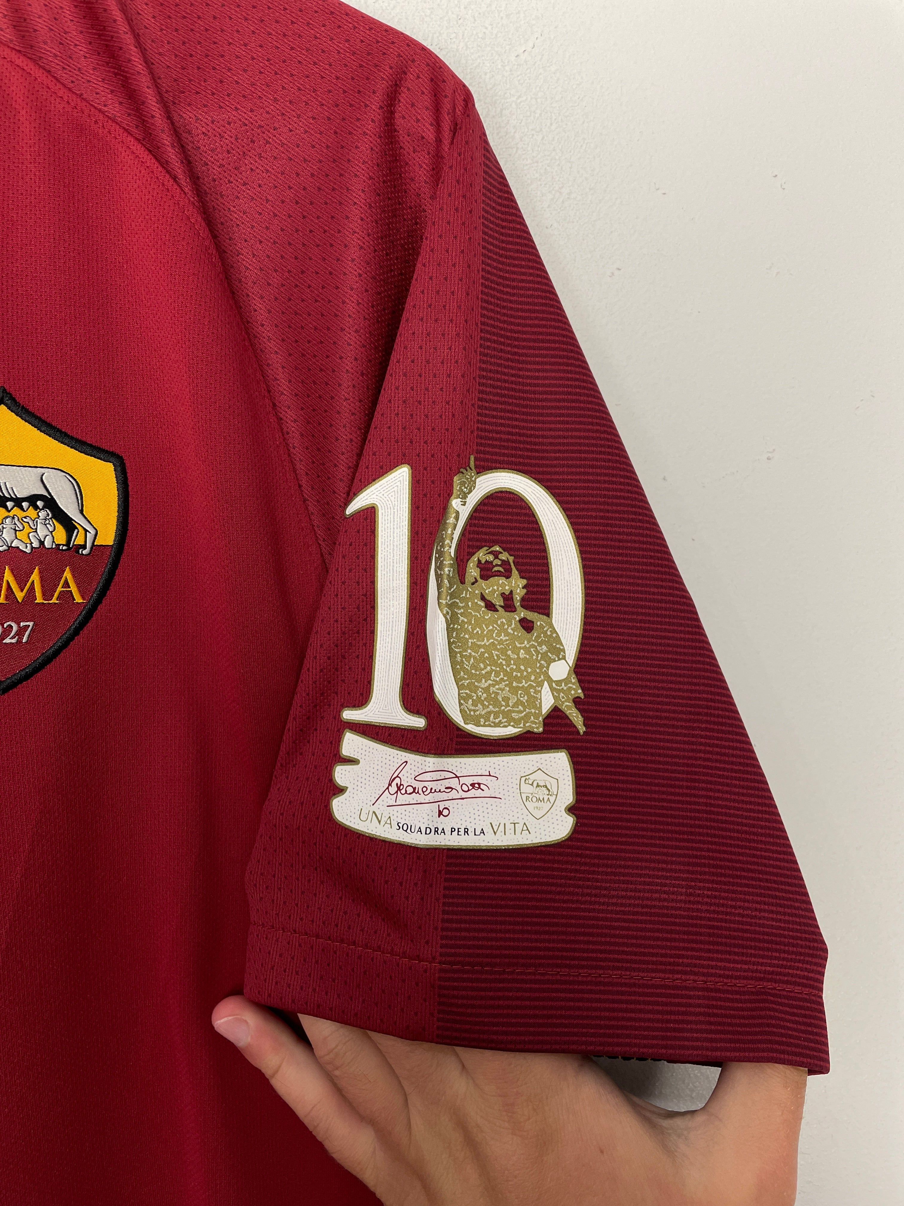 Shop 2016/17 ROMA TOTTI #10 TRIBUTE HOME SHIRT (M) NIKE, classic football shirts, vintage football shirts & retro soccer jerseys at Cult Kits