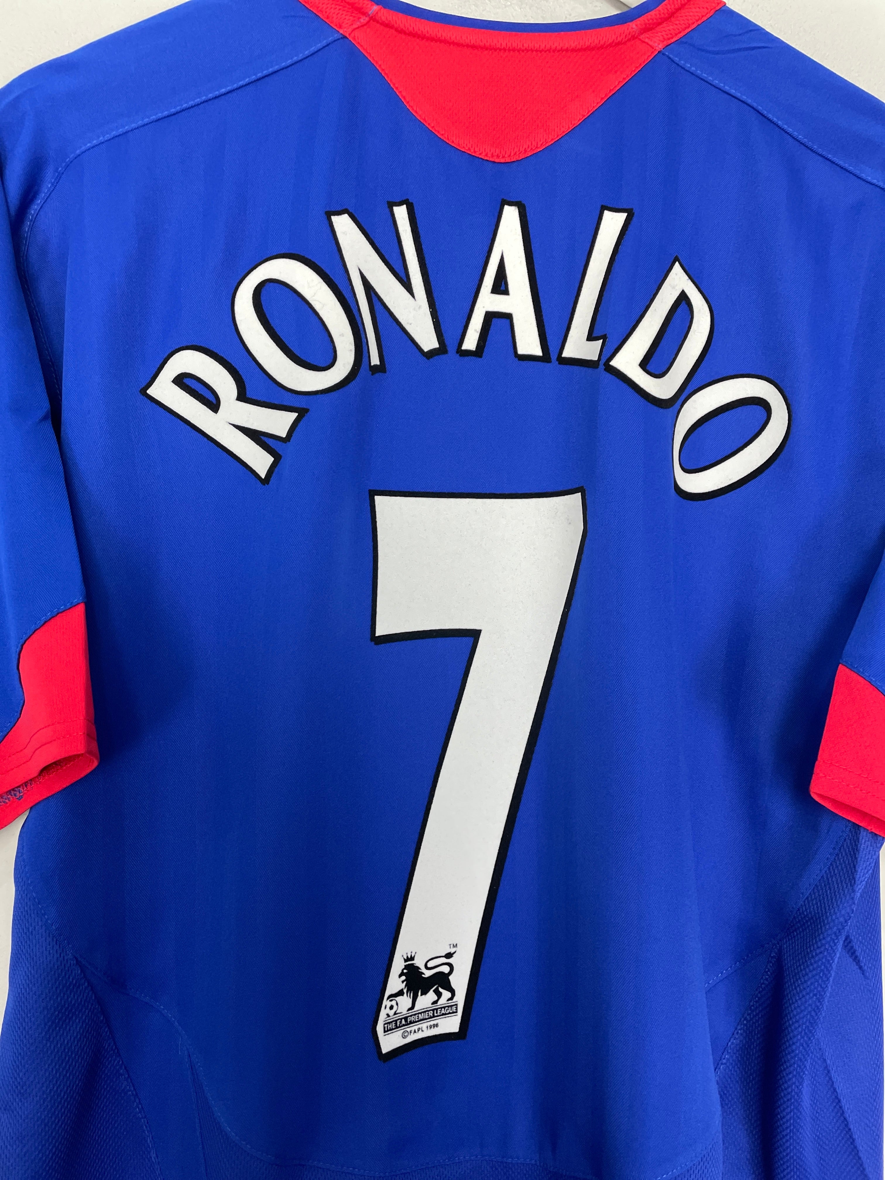 Shop 2005/06 MANCHESTER UNITED RONALDO #7 *BNWT* AWAY SHIRT (L) NIKE, classic football shirts, vintage football shirts & retro soccer jerseys at Cult Kits
