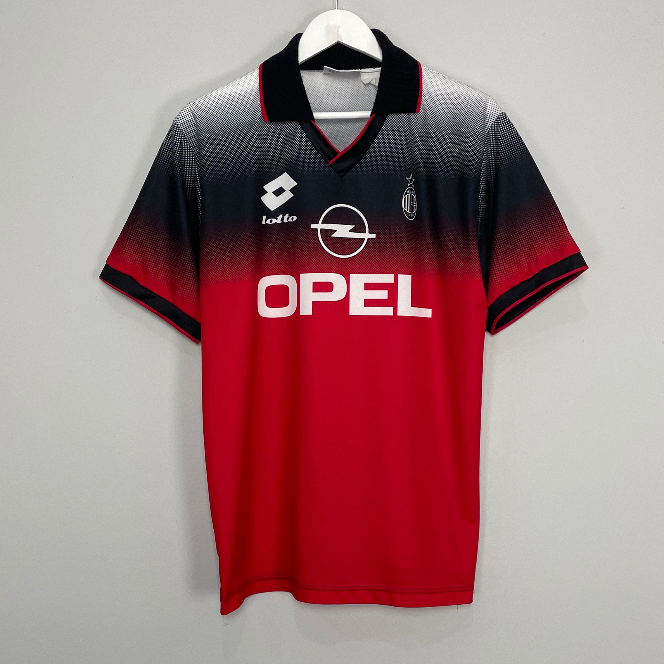 Shop 1995/96 AC MILAN TRAINING SHIRT (M) LOTTO, classic football shirts, vintage football shirts & retro soccer jerseys at Cult Kits