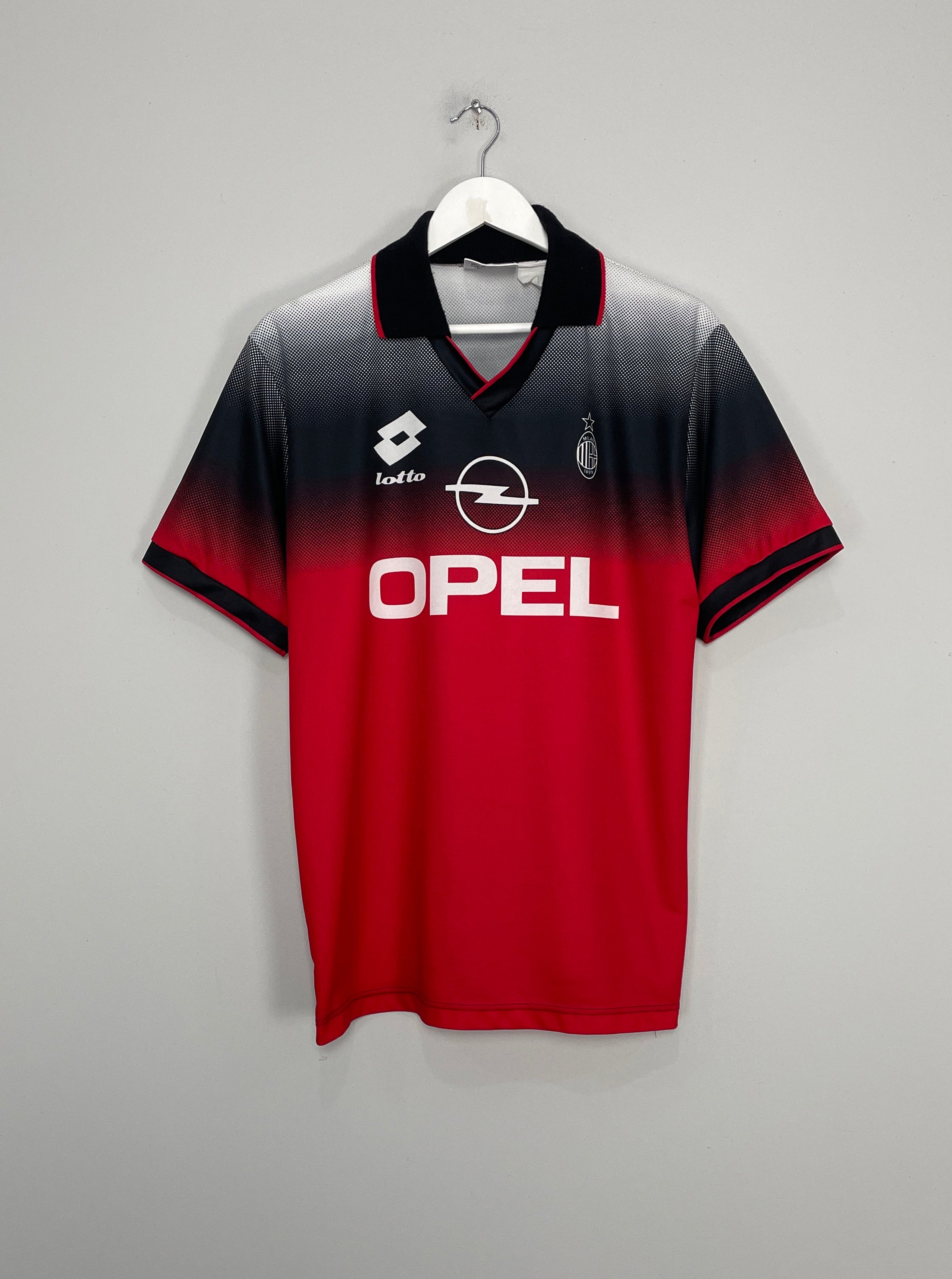 Shop 1995/96 AC MILAN TRAINING SHIRT (M) LOTTO, classic football shirts, vintage football shirts & retro soccer jerseys at Cult Kits
