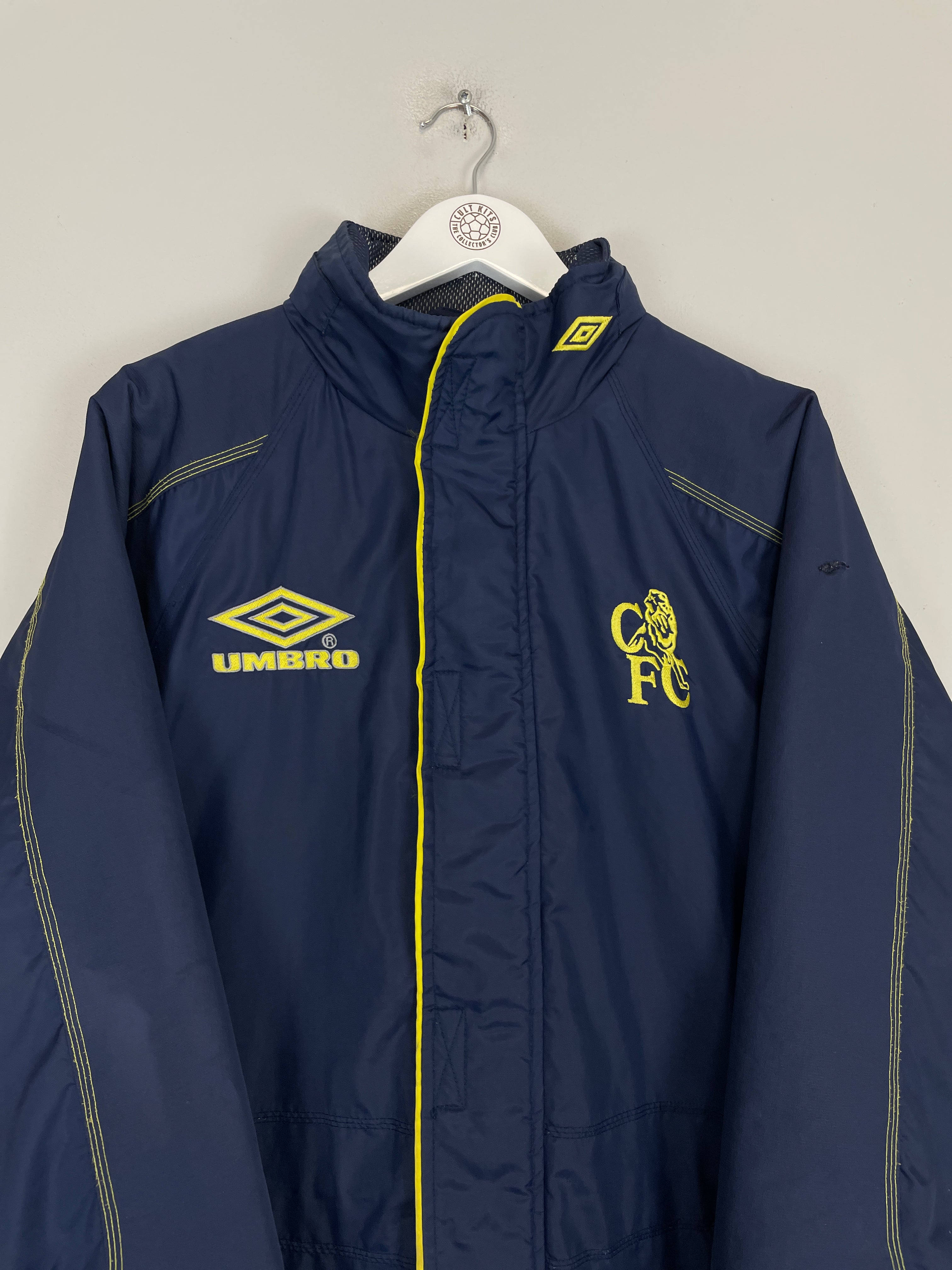 Shop 1998/99 CHELSEA BENCH COAT (L) UMBRO, classic football shirts, vintage football shirts & retro soccer jerseys at Cult Kits