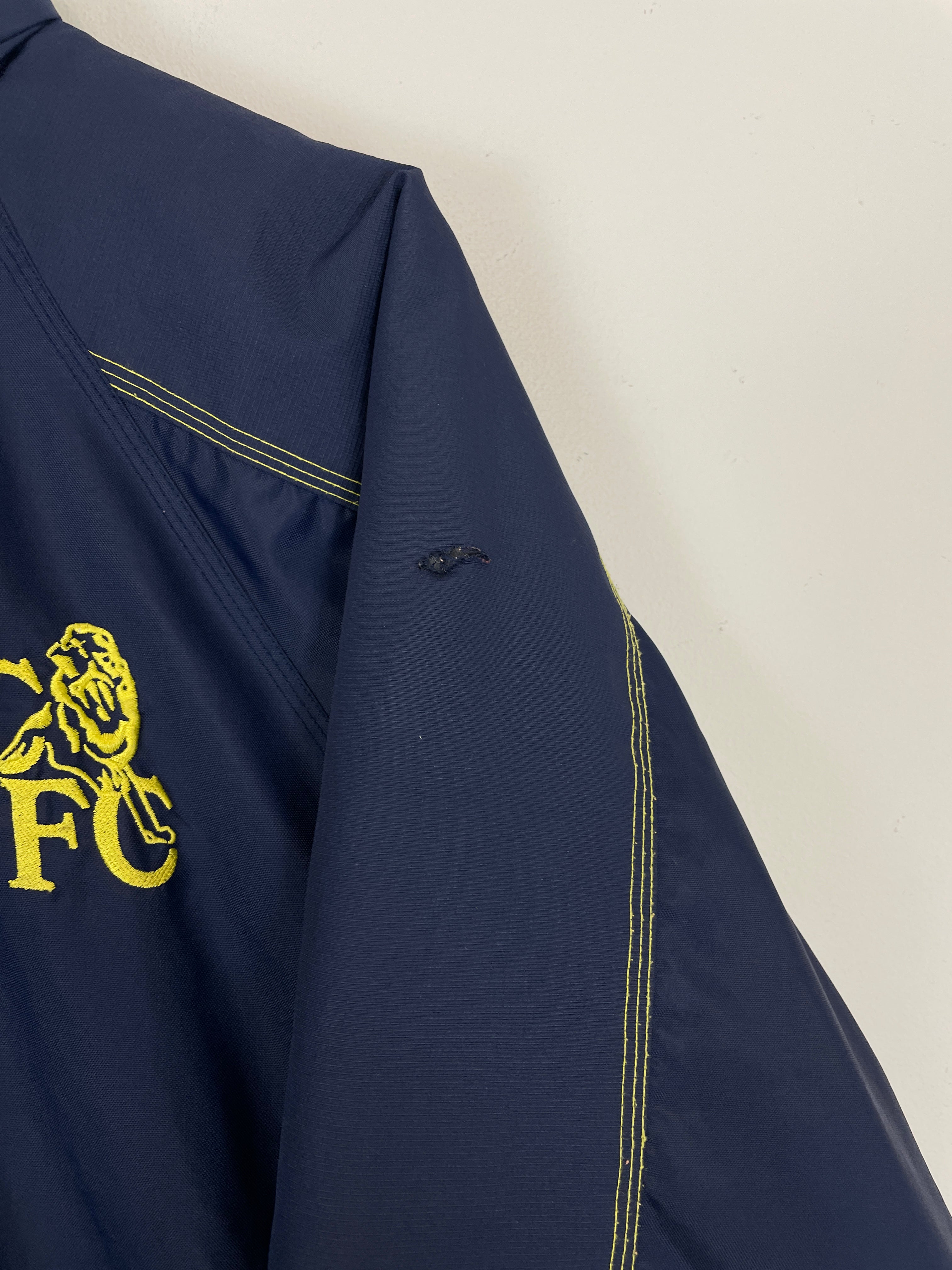 Shop 1998/99 CHELSEA BENCH COAT (L) UMBRO, classic football shirts, vintage football shirts & retro soccer jerseys at Cult Kits
