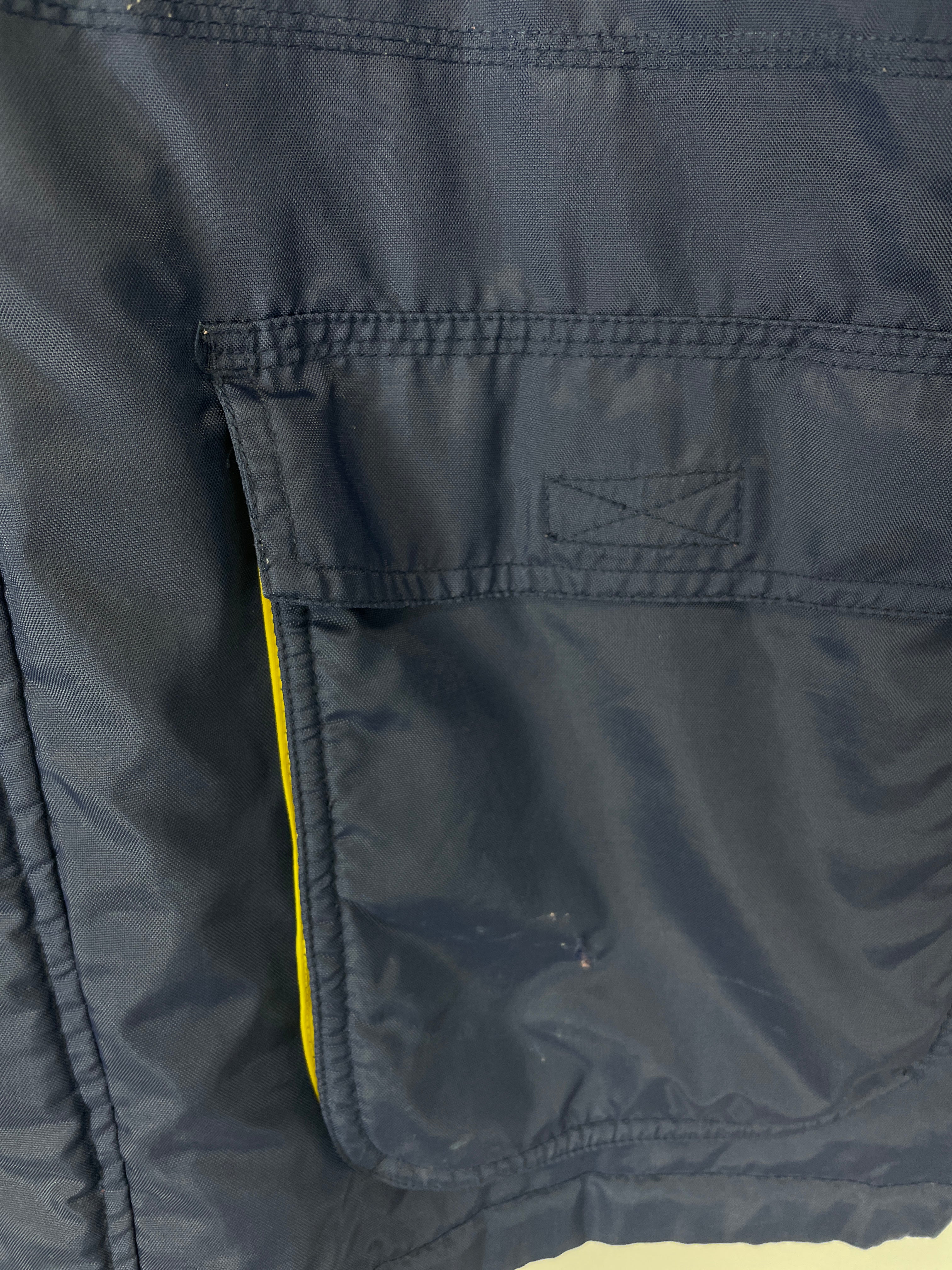 Shop 1998/99 CHELSEA BENCH COAT (L) UMBRO, classic football shirts, vintage football shirts & retro soccer jerseys at Cult Kits