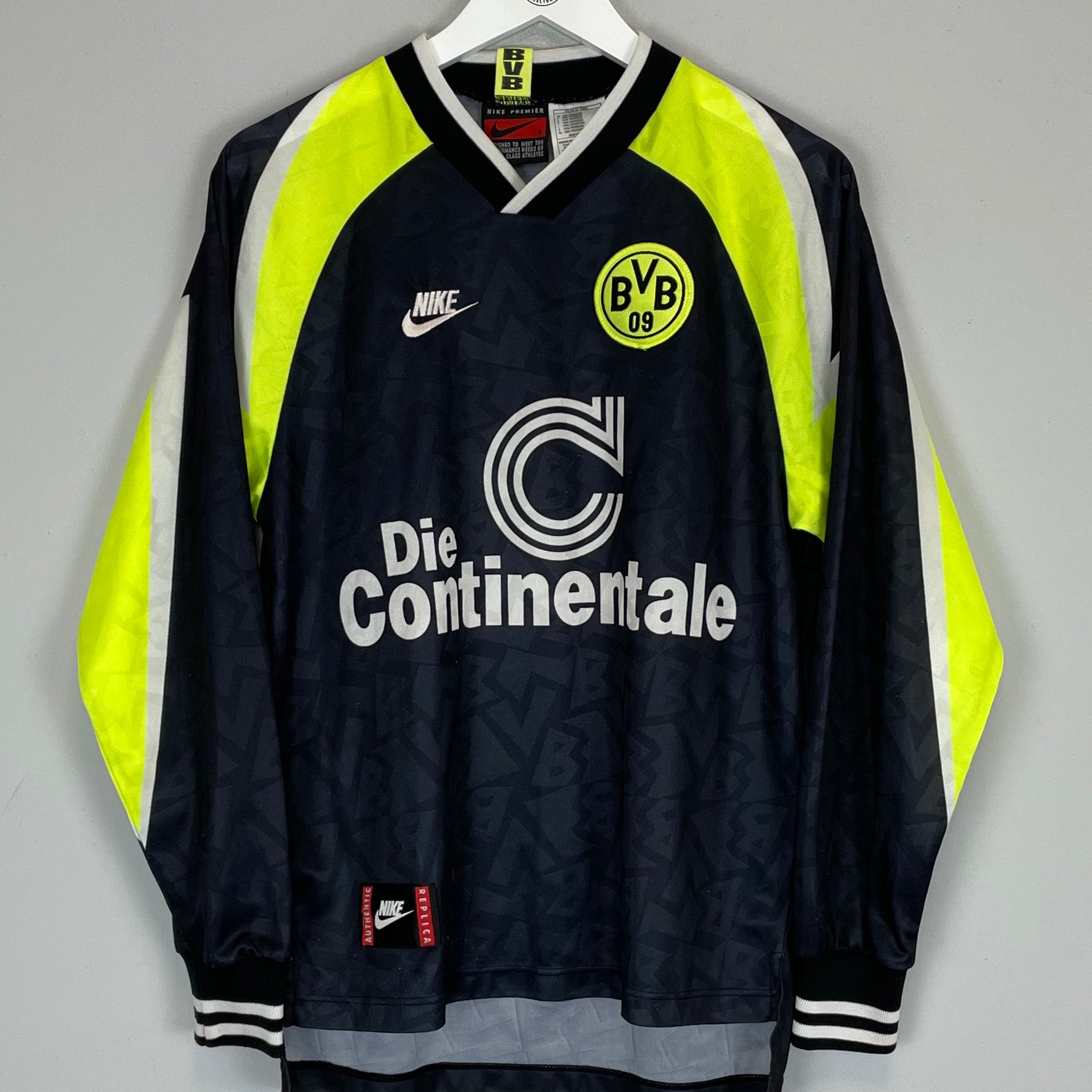 Shop 1995/96 DORTMUND L/S AWAY SHIRT (S) NIKE, classic football shirts, vintage football shirts & retro soccer jerseys at Cult Kits