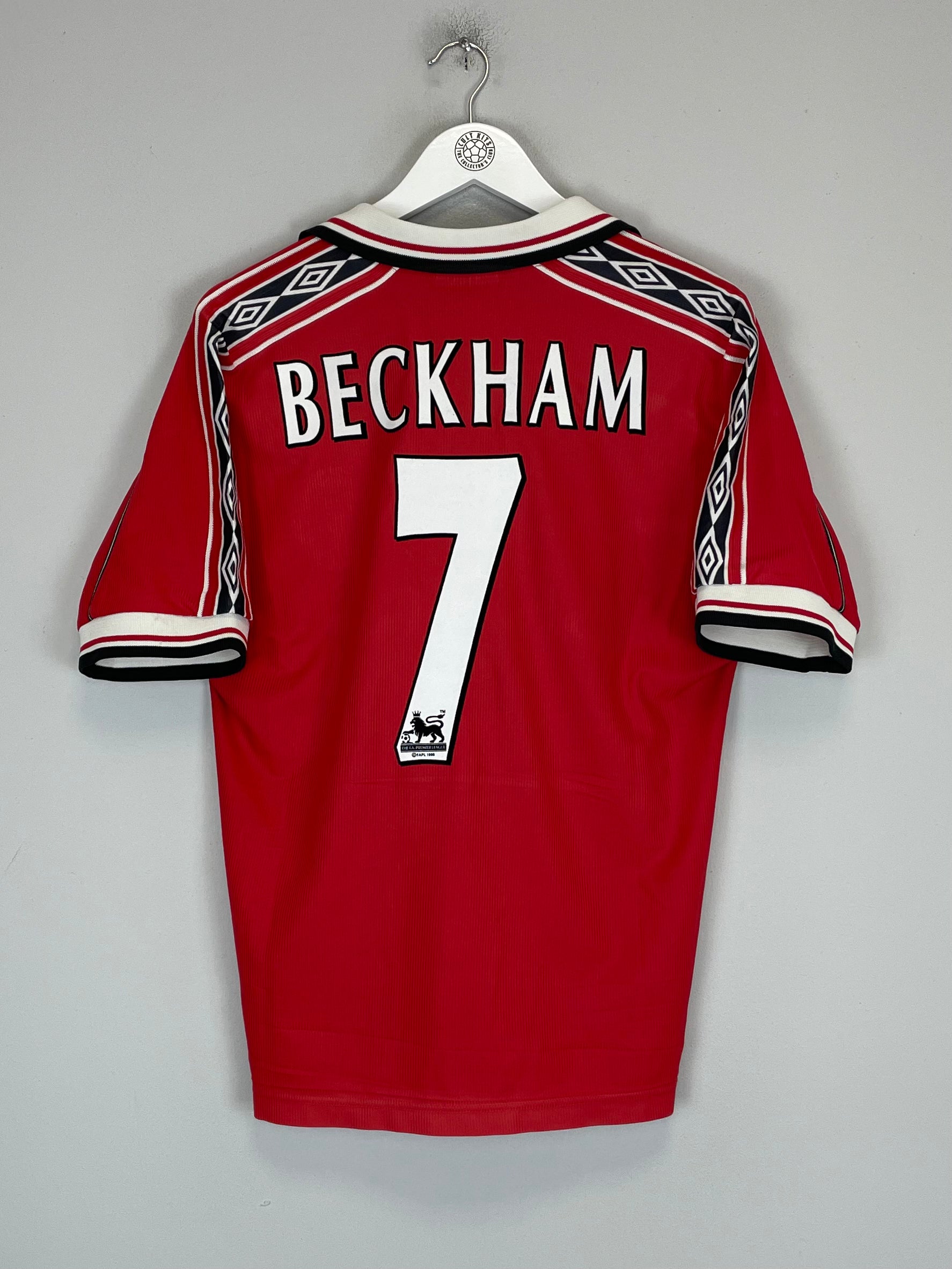 Shop 1998/00 MANCHESTER UNITED BECKHAM #7 HOME SHIRT (M) UMBRO, classic football shirts, vintage football shirts & retro soccer jerseys at Cult Kits