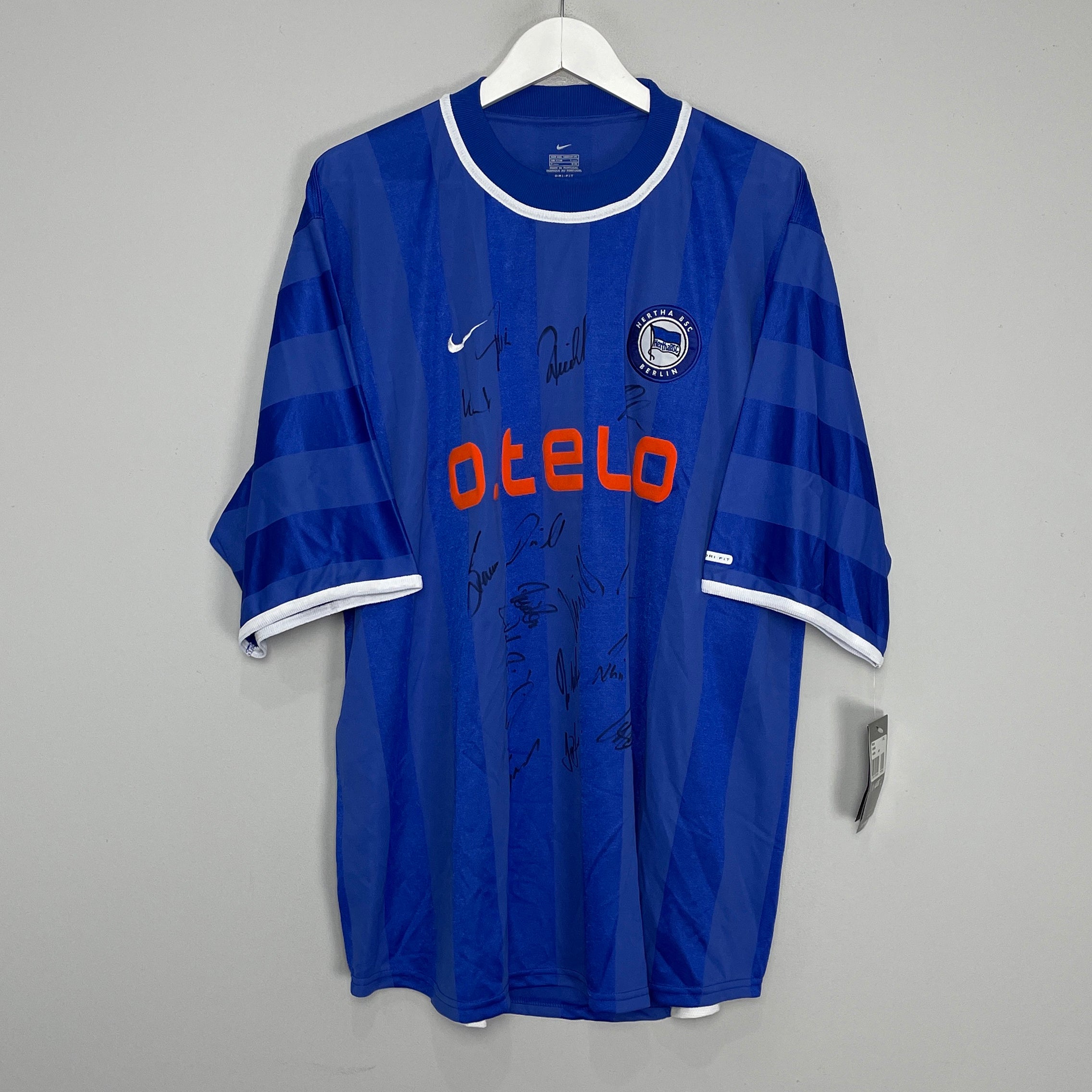 Shop 2000/01 HERTHA BERLIN *SQUAD SIGNED* BNWT HOME SHIRT (XXL) NIKE, classic football shirts, vintage football shirts & retro soccer jerseys at Cult Kits