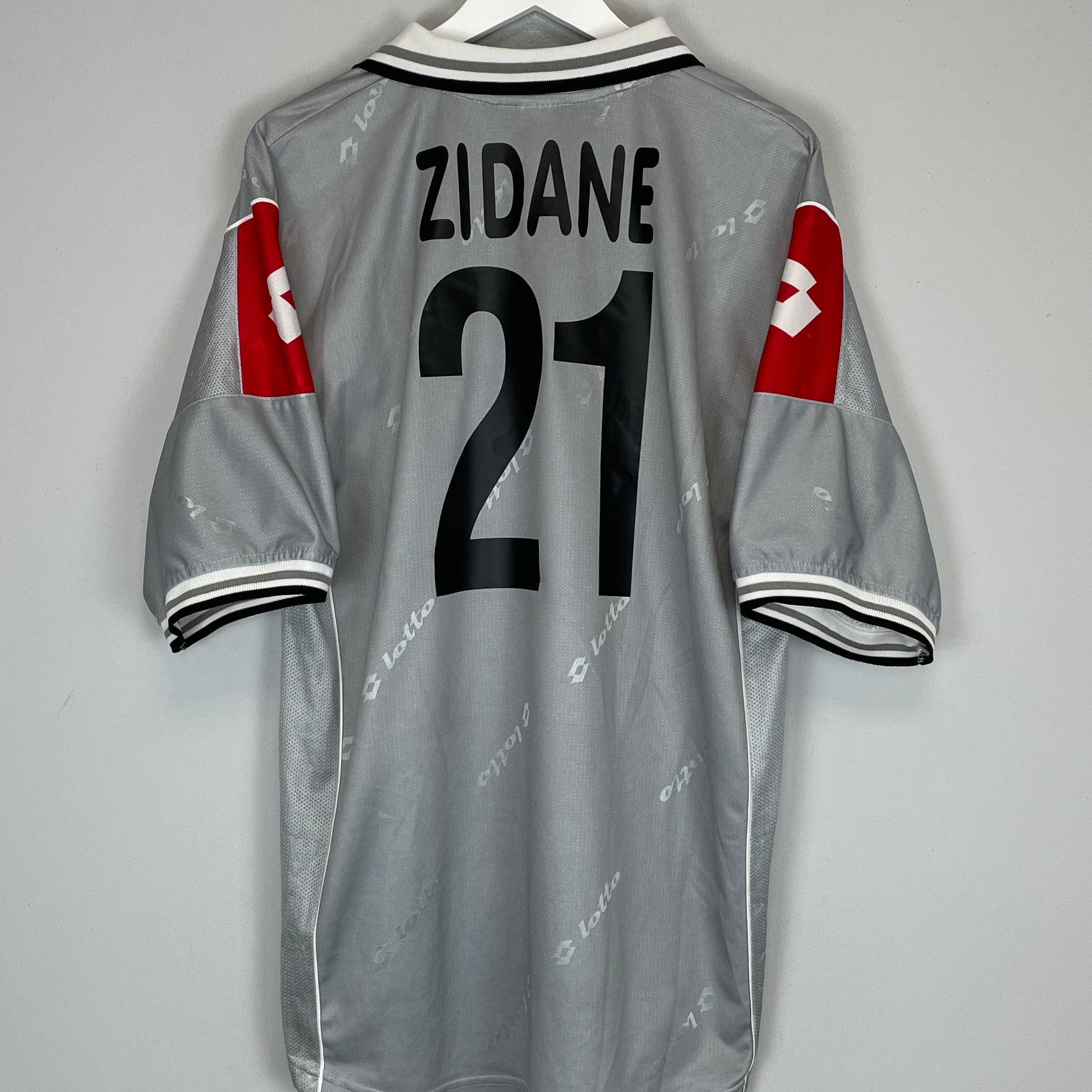 Shop 2000/01 JUVENTUS ZIDANE #21 THIRD SHIRT (XL) LOTTO, classic football shirts, vintage football shirts & retro soccer jerseys at Cult Kits