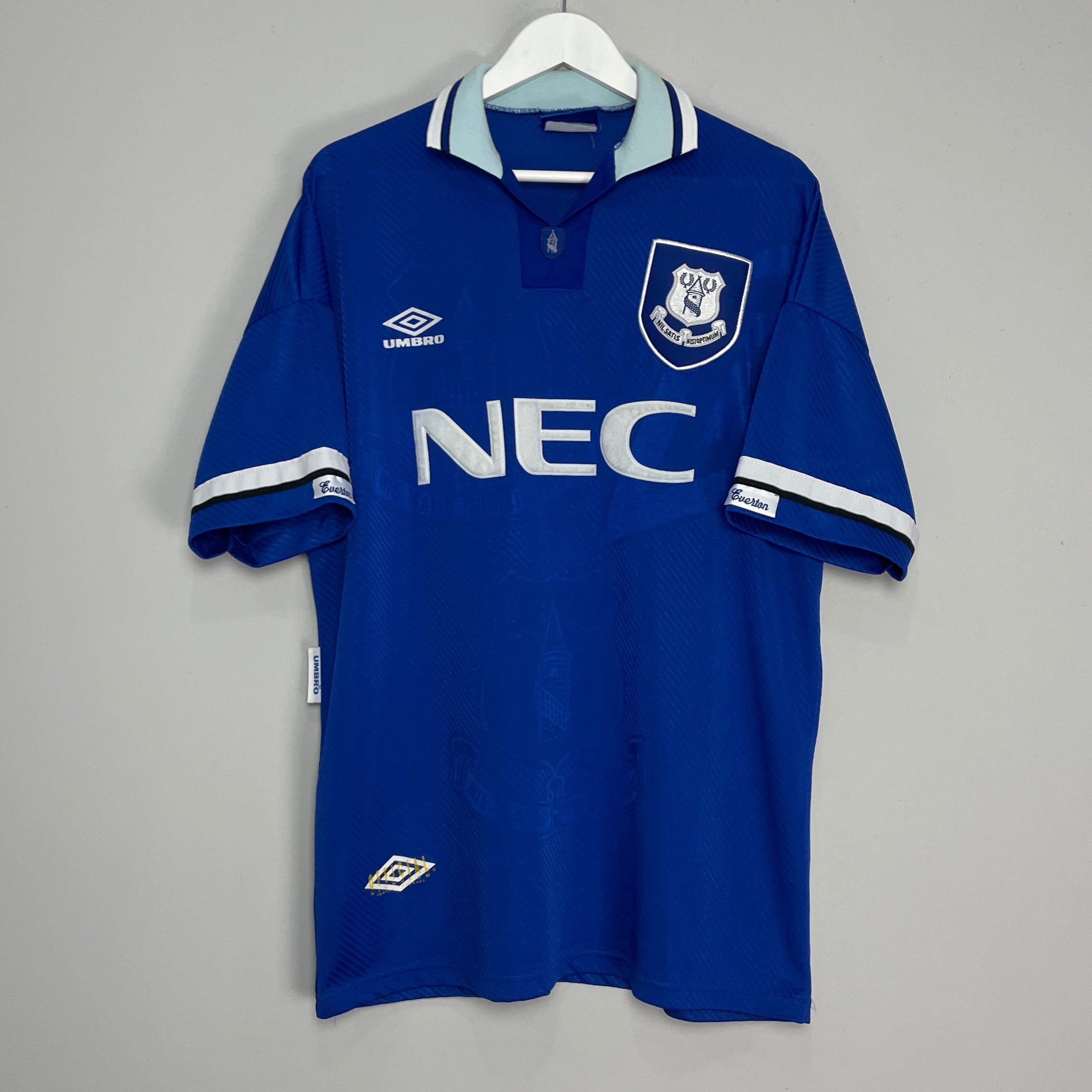 Shop 1993/95 EVERTON HOME SHIRT (XL) UMBRO, classic football shirts, vintage football shirts & retro soccer jerseys at Cult Kits