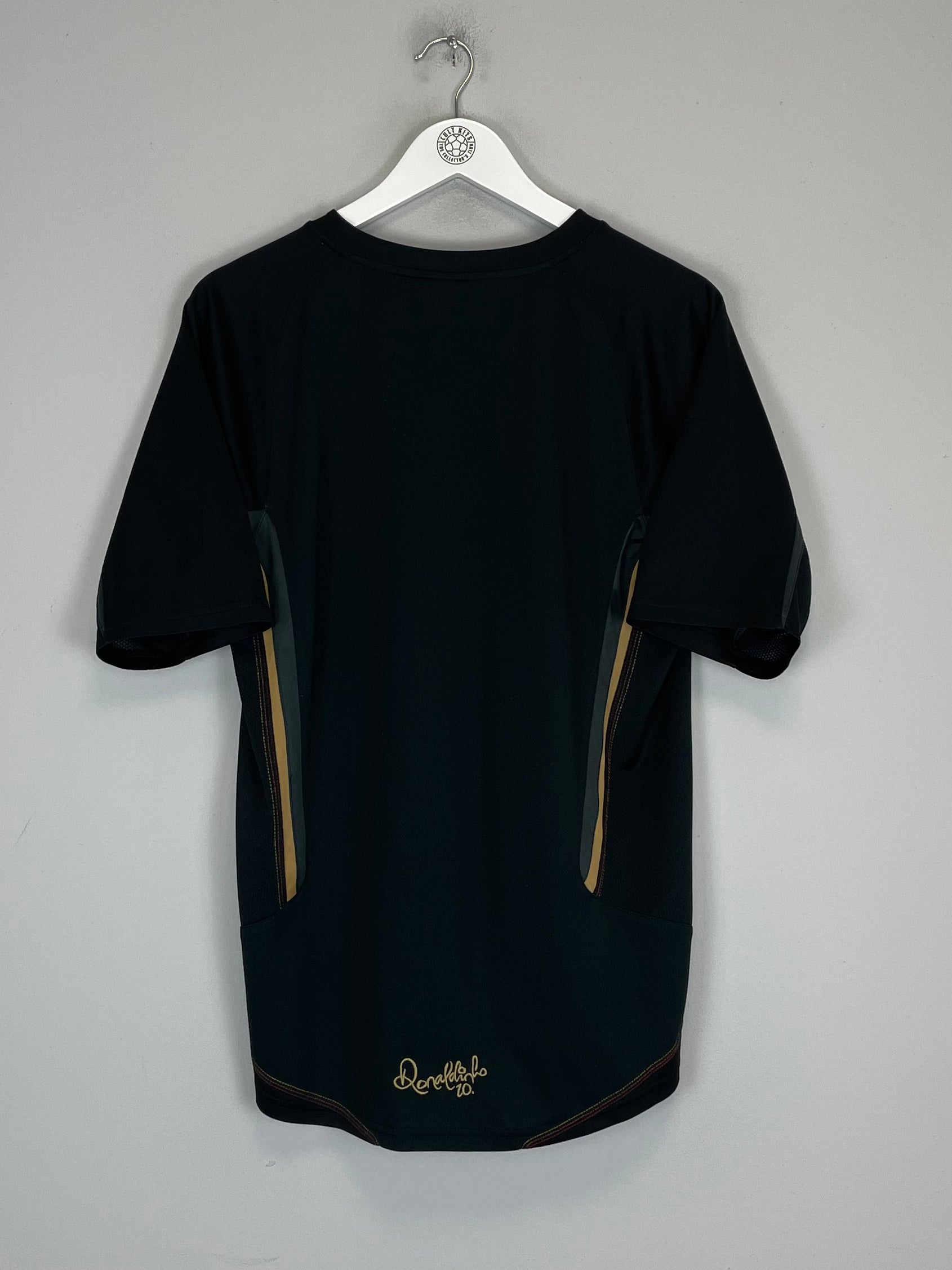 Shop 2006 RONALDINHO TRAINING SHIRT (M) NIKE, classic football shirts, vintage football shirts & retro soccer jerseys at Cult Kits
