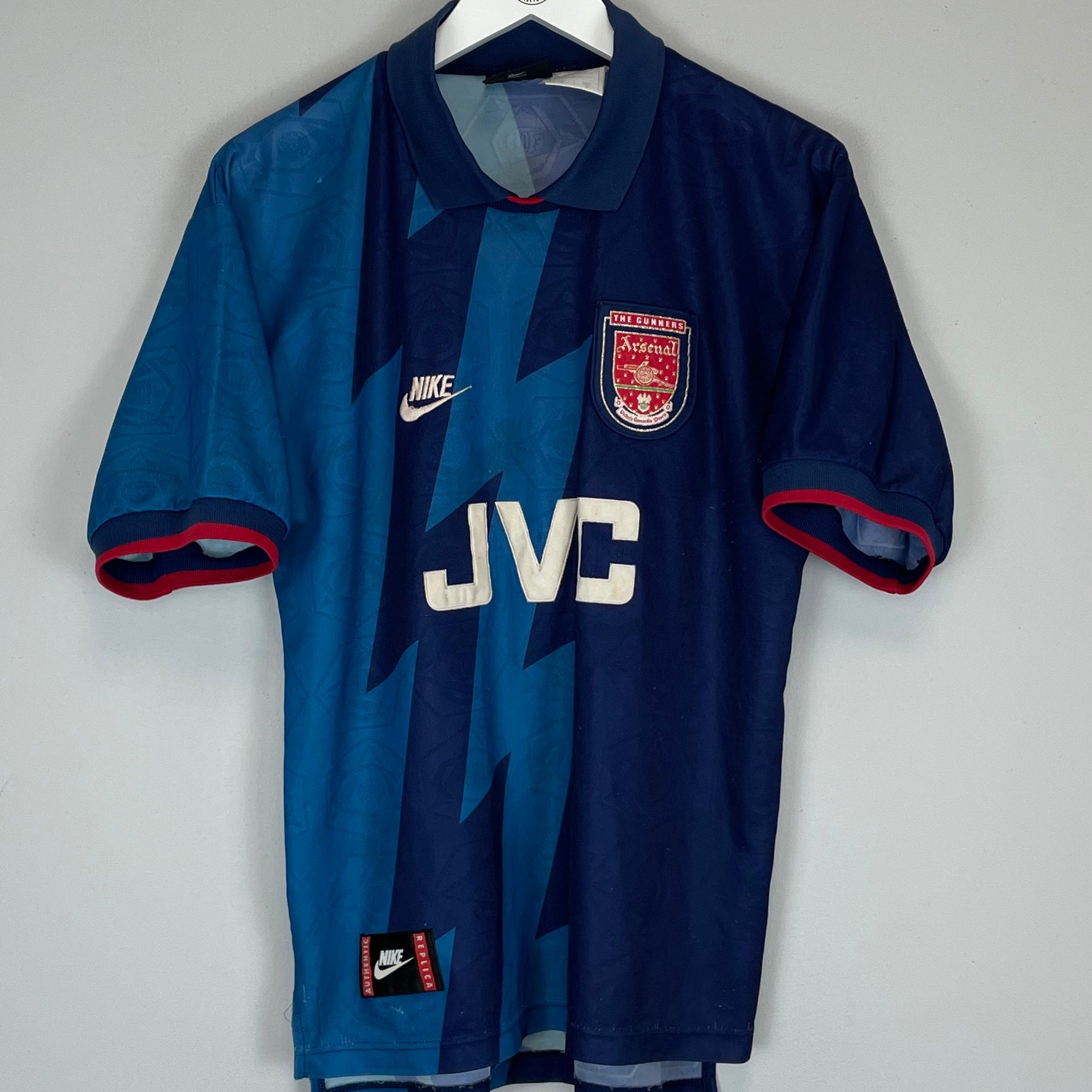 Shop 1995/96 ARSENAL AWAY SHIRT (M) NIKE, classic football shirts, vintage football shirts & retro soccer jerseys at Cult Kits