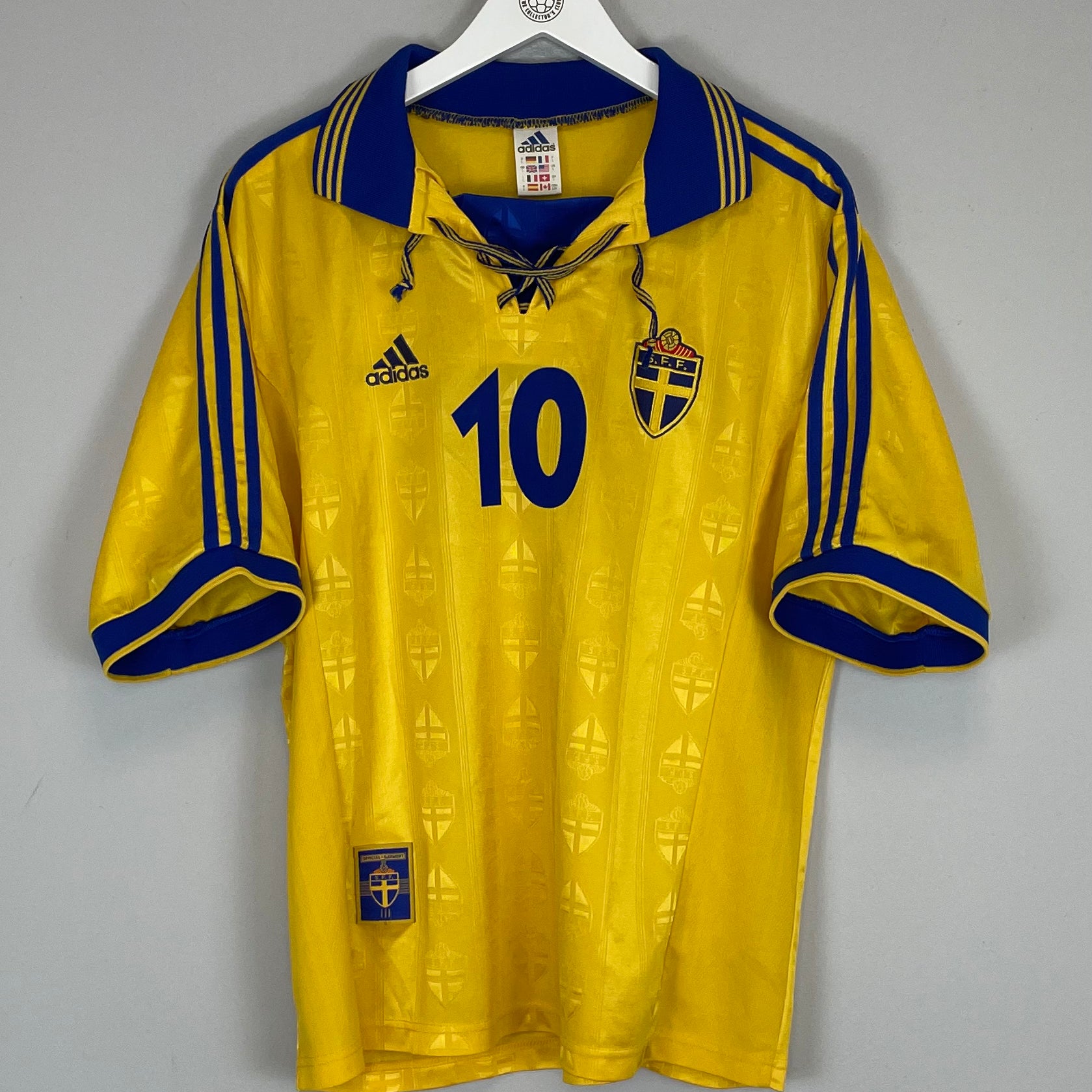Shop 1998/99 SWEDEN #10 HOME SHIRT (L) ADIDAS, classic football shirts, vintage football shirts & retro soccer jerseys at Cult Kits