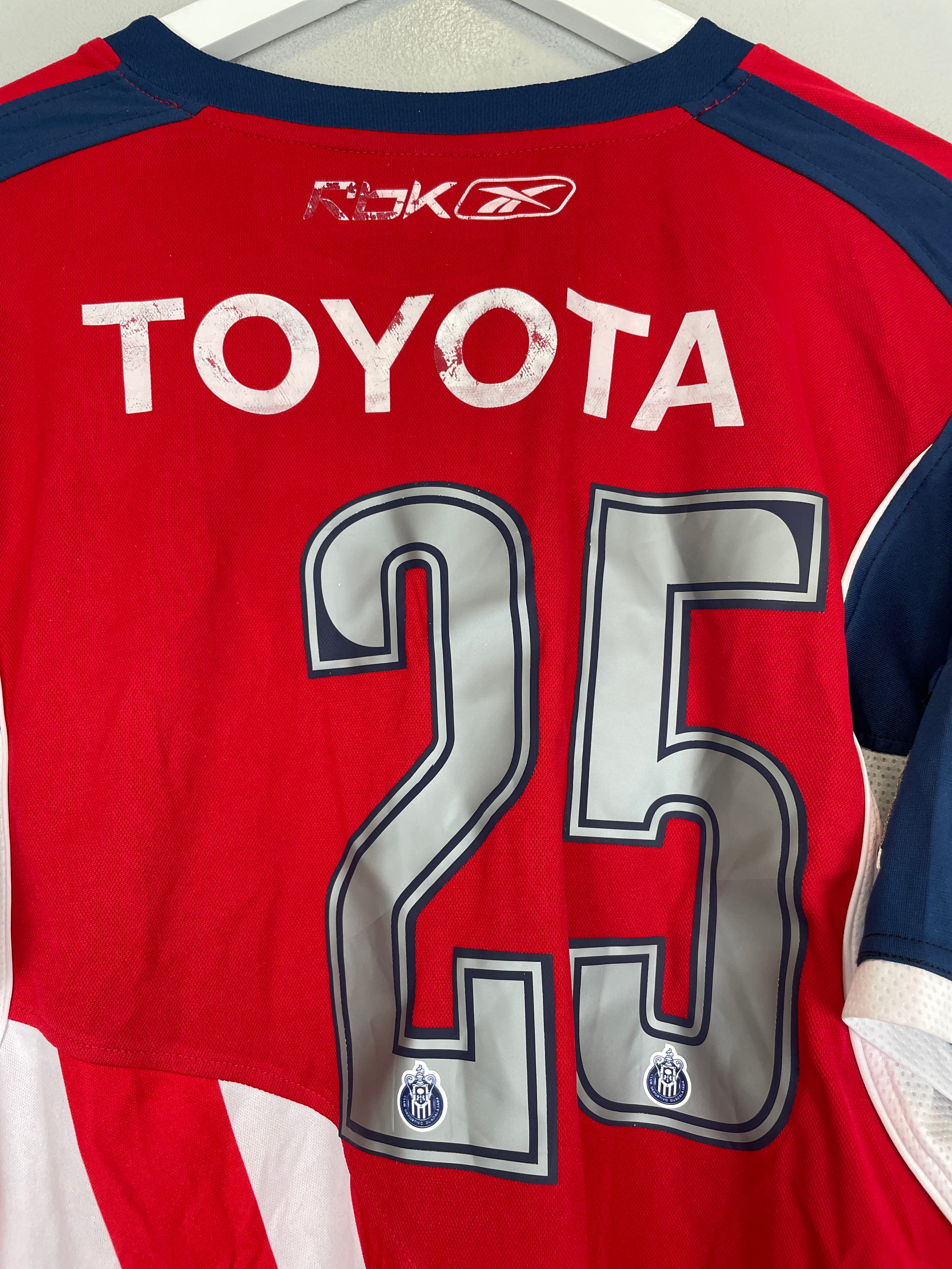 Shop 2008/09 CHIVAS GUADALAJARA HERNANDEZ #25 HOME SHIRT (L) REEBOK, classic football shirts, vintage football shirts & retro soccer jerseys at Cult Kits