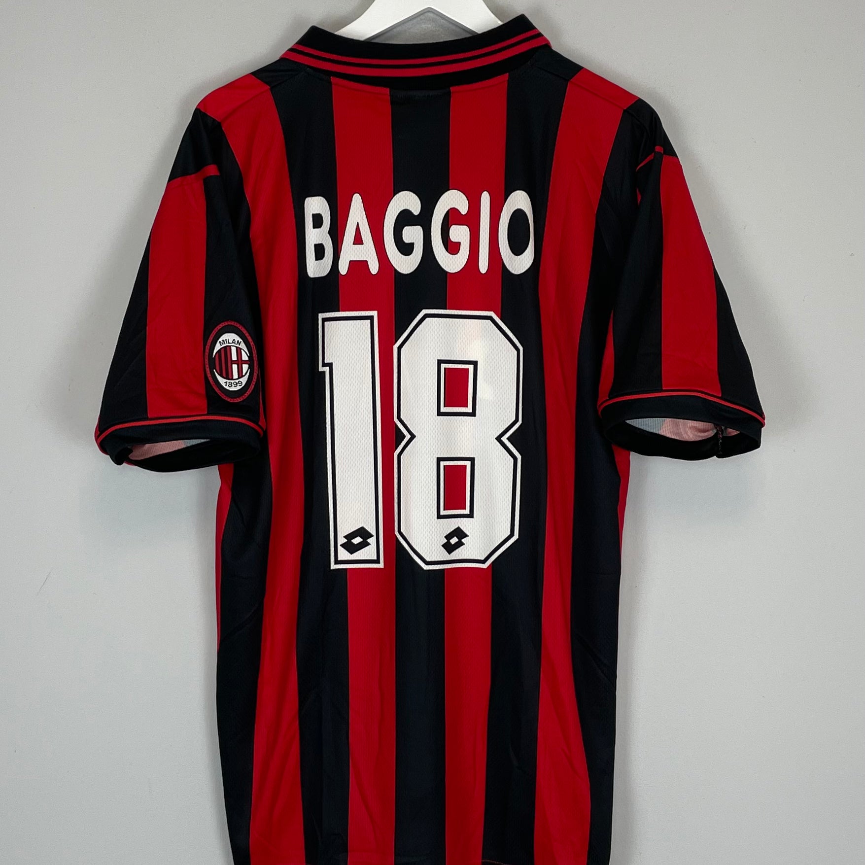 Shop 1996/97 AC MILAN BAGGIO #18 HOME SHIRT (L) LOTTO, classic football shirts, vintage football shirts & retro soccer jerseys at Cult Kits