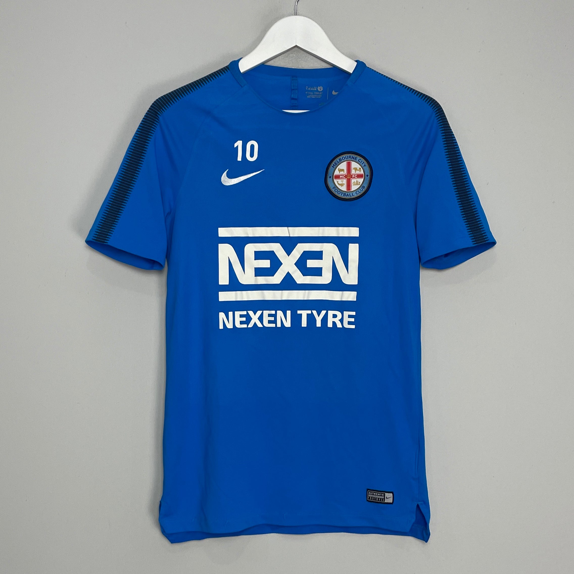 Shop 2018/19 MELBOURNE CITY #10 TRAINING SHIRT (M) NIKE, classic football shirts, vintage football shirts & retro soccer jerseys at Cult Kits