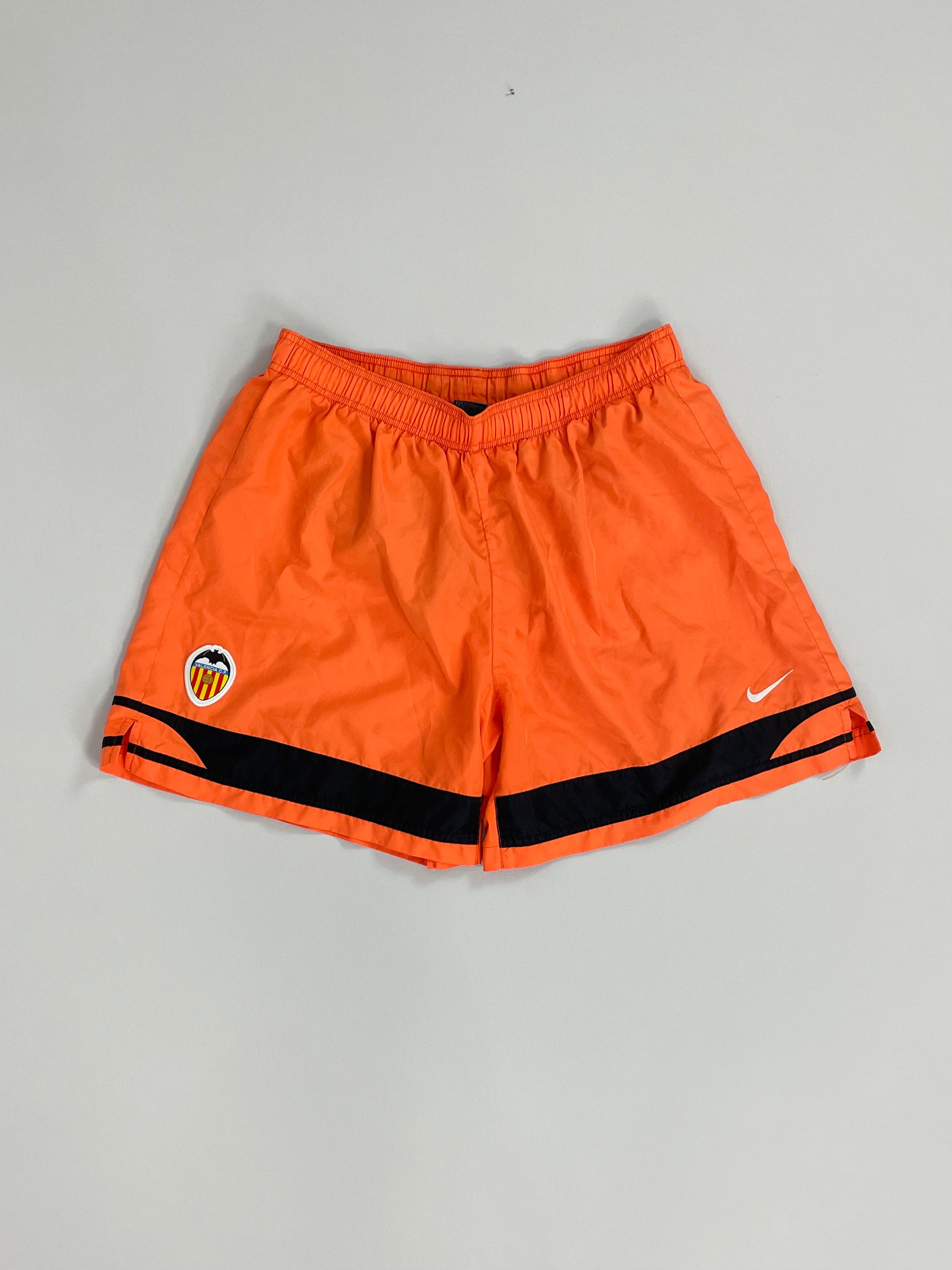Shop 2001/02 VALENCIA AWAY SHORTS (XL) NIKE, classic football shirts, vintage football shirts & retro soccer jerseys at Cult Kits