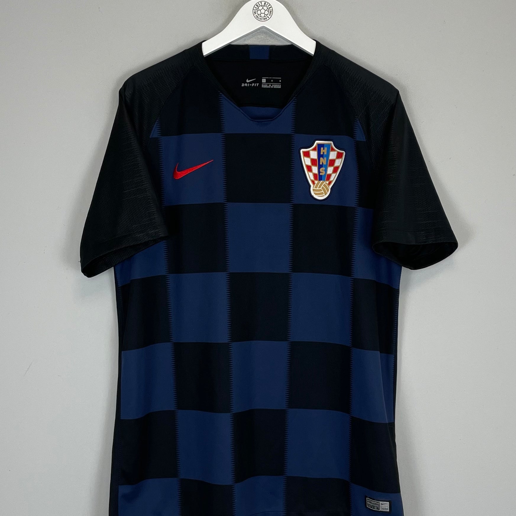 Shop 2018/19 CROATIA AWAY SHIRT (XL) NIKE, classic football shirts, vintage football shirts & retro soccer jerseys at Cult Kits