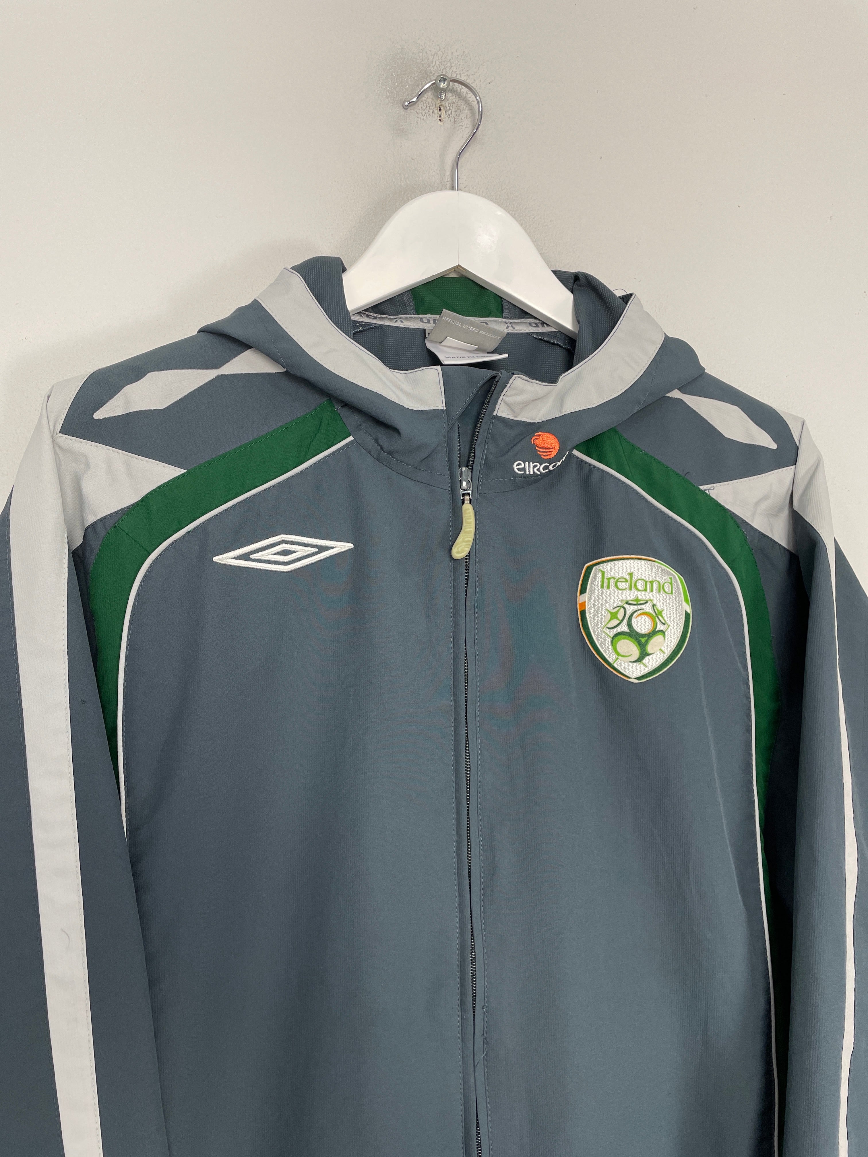 Shop 2006/08 IRELAND TRAINING JACKET (L) UMBRO, classic football shirts, vintage football shirts & retro soccer jerseys at Cult Kits