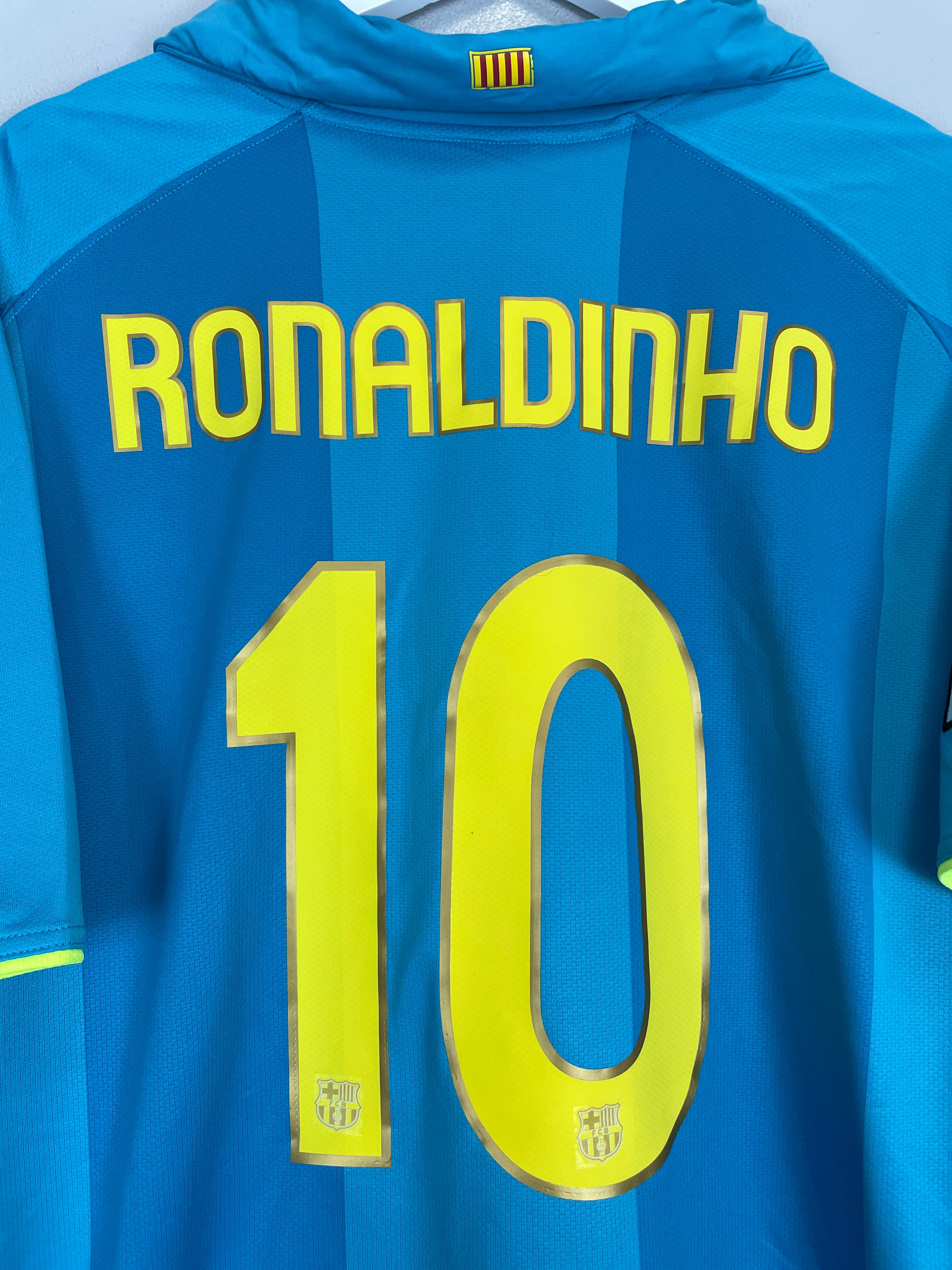 Shop 2007/09 BARCELONA RONALDINHO #10 AWAY SHIRT (XL) NIKE, classic football shirts, vintage football shirts & retro soccer jerseys at Cult Kits