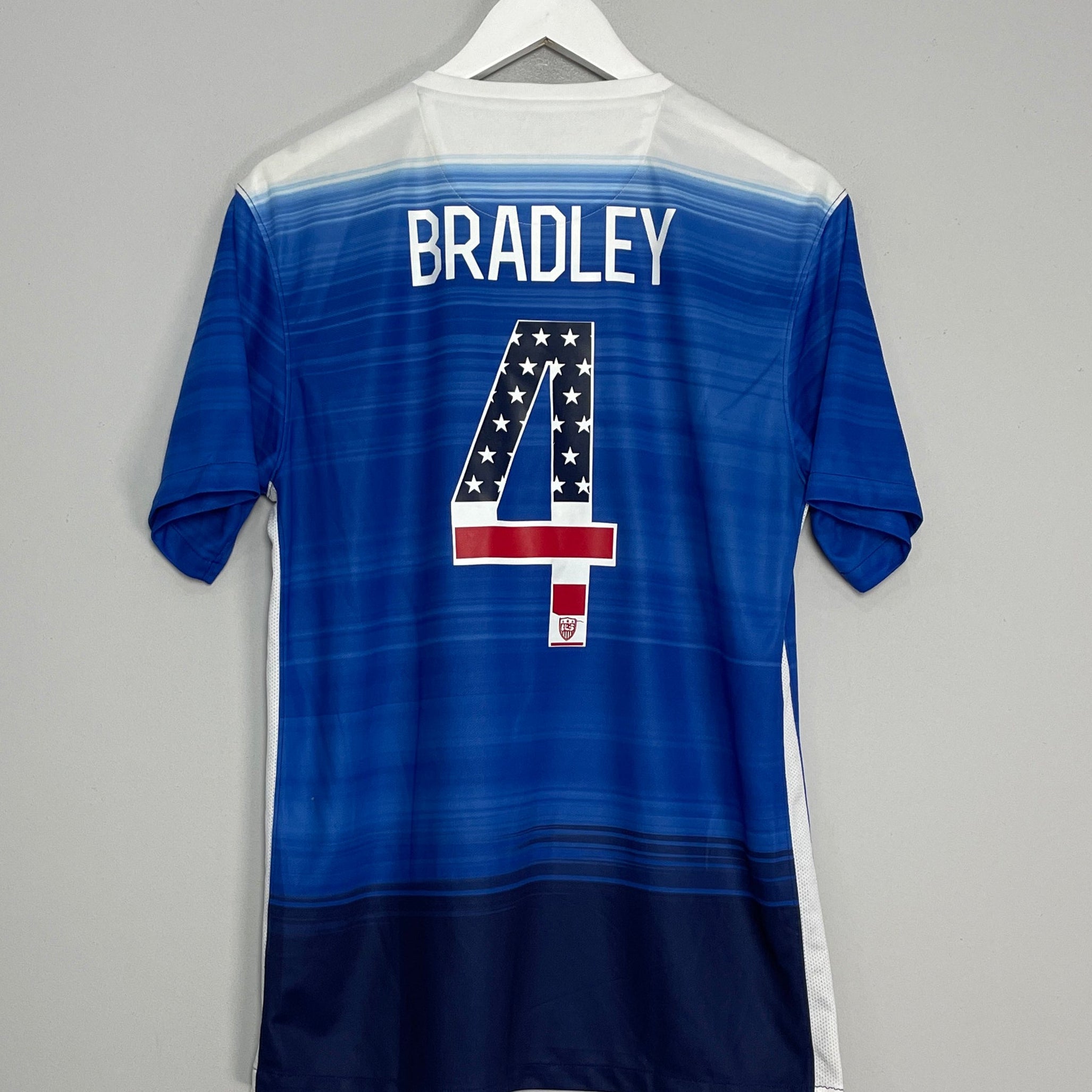 Shop 2015/16 USA BRADLEY #4 AWAY SHIRT (M) NIKE, classic football shirts, vintage football shirts & retro soccer jerseys at Cult Kits