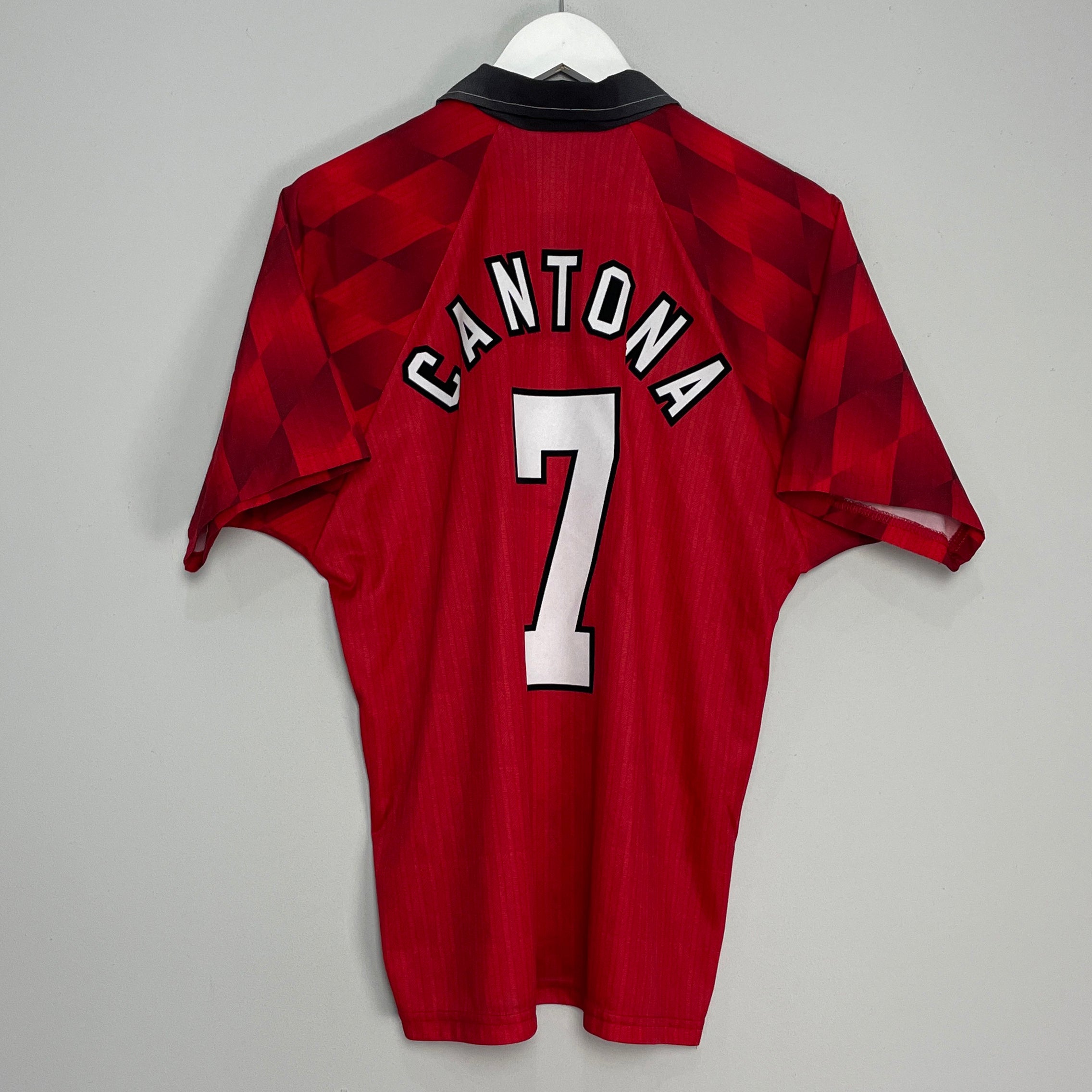 Shop 1996/98 MANCHESTER UNITED CANTONA #7 HOME SHIRT (M) UMBRO, classic football shirts, vintage football shirts & retro soccer jerseys at Cult Kits