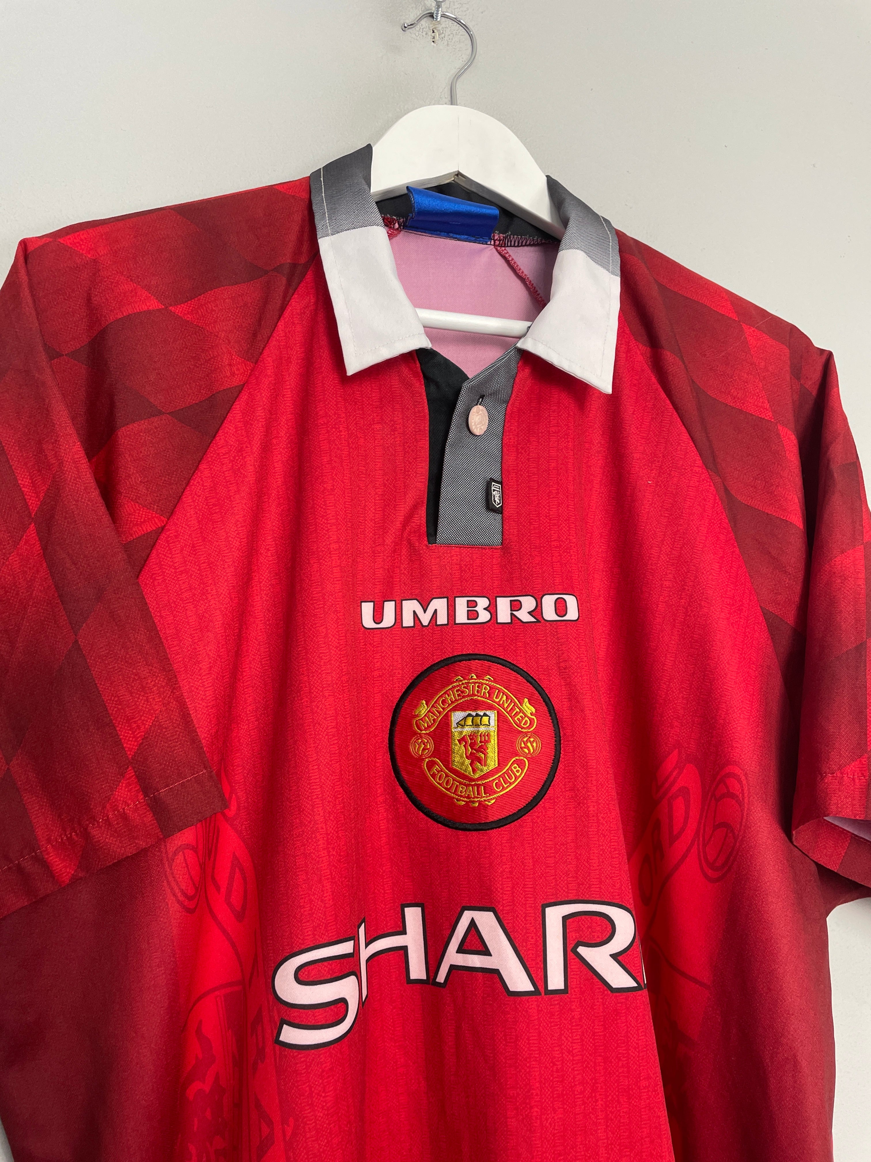 Shop 1996/97 MANCHESTER UNITED BECKHAM #10 HOME SHIRT (XL) UMBRO, classic football shirts, vintage football shirts & retro soccer jerseys at Cult Kits
