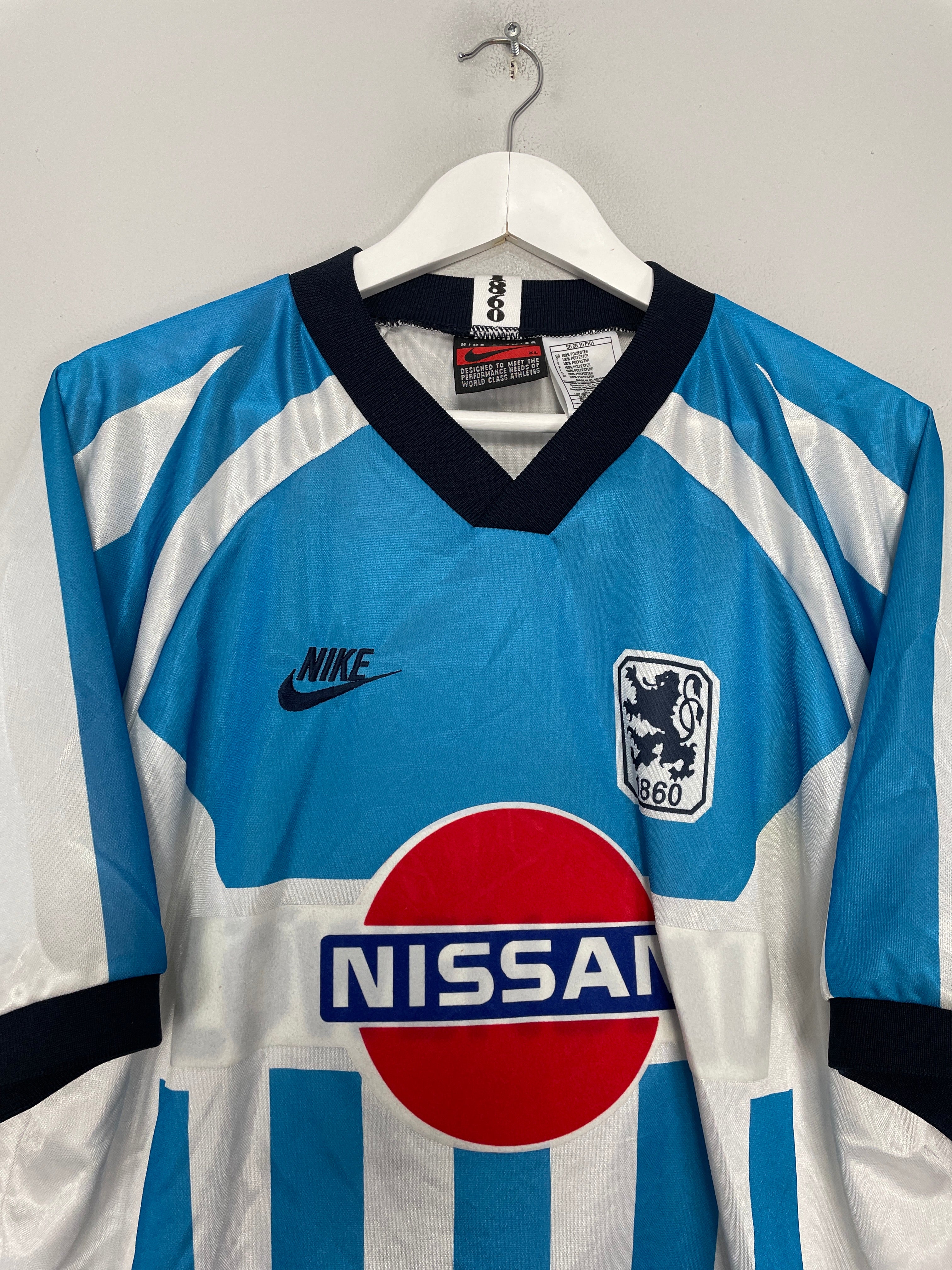 Shop 1995/96 1860 MUNICH #10 AMATEURE HOME SHIRT (XL) NIKE, classic football shirts, vintage football shirts & retro soccer jerseys at Cult Kits